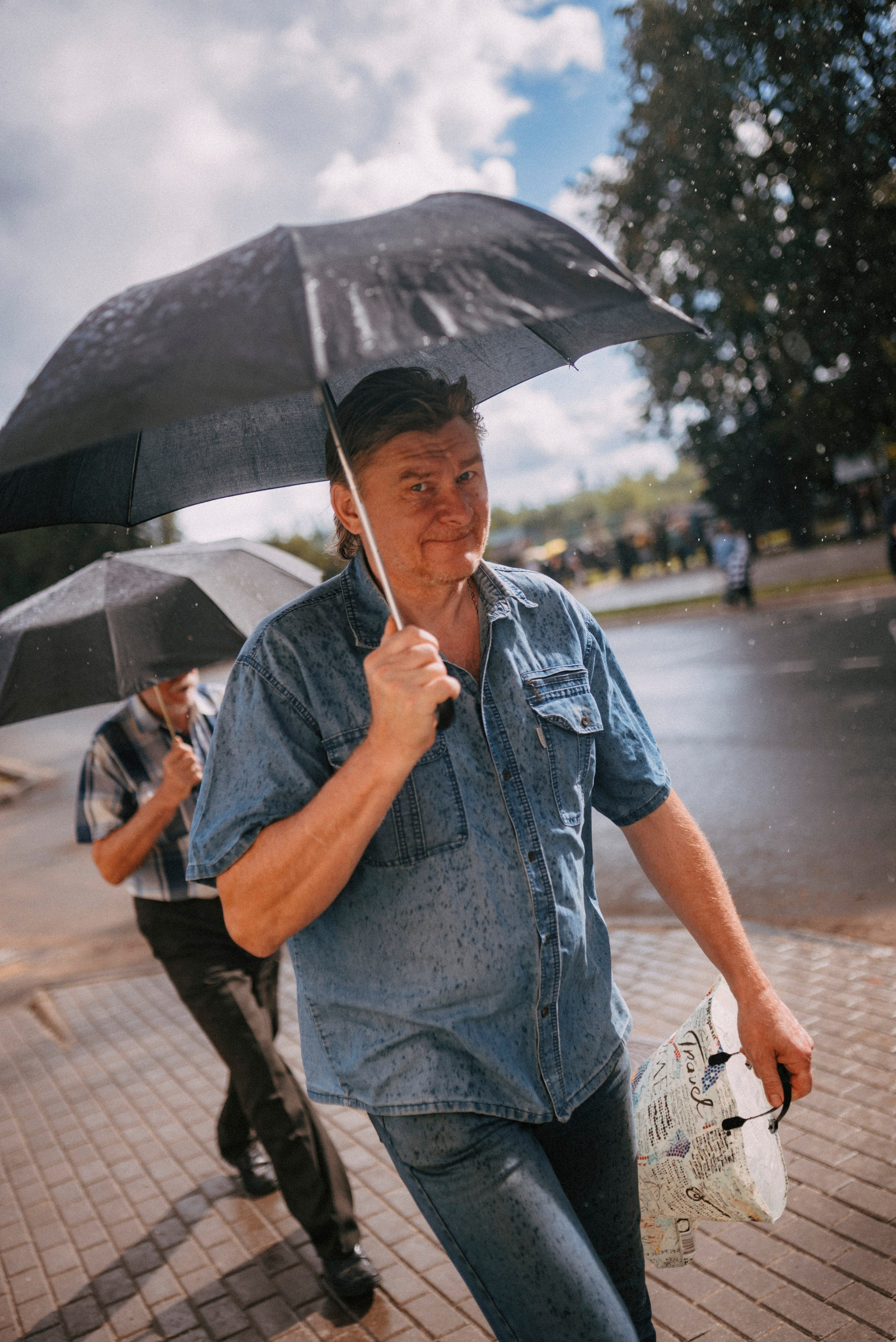 2024. Стрит-фотография, полная абсурда, идиотизма и красоты