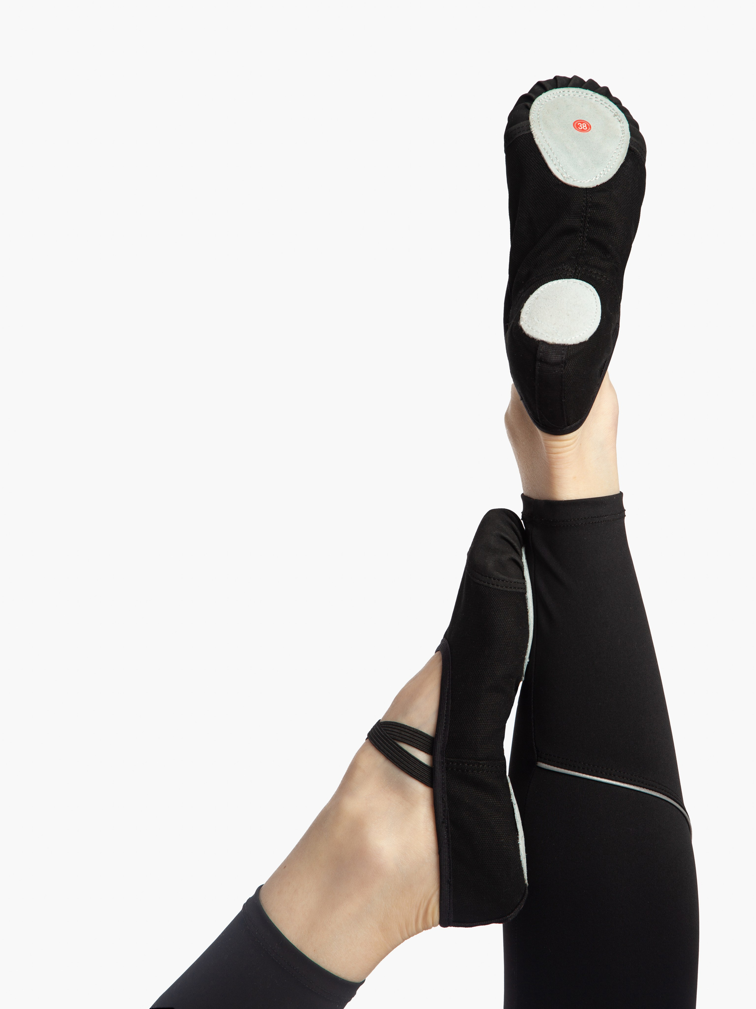 Предметная фотосъемка балеток для маркетплейсов на белом фоне в студии Барнаул