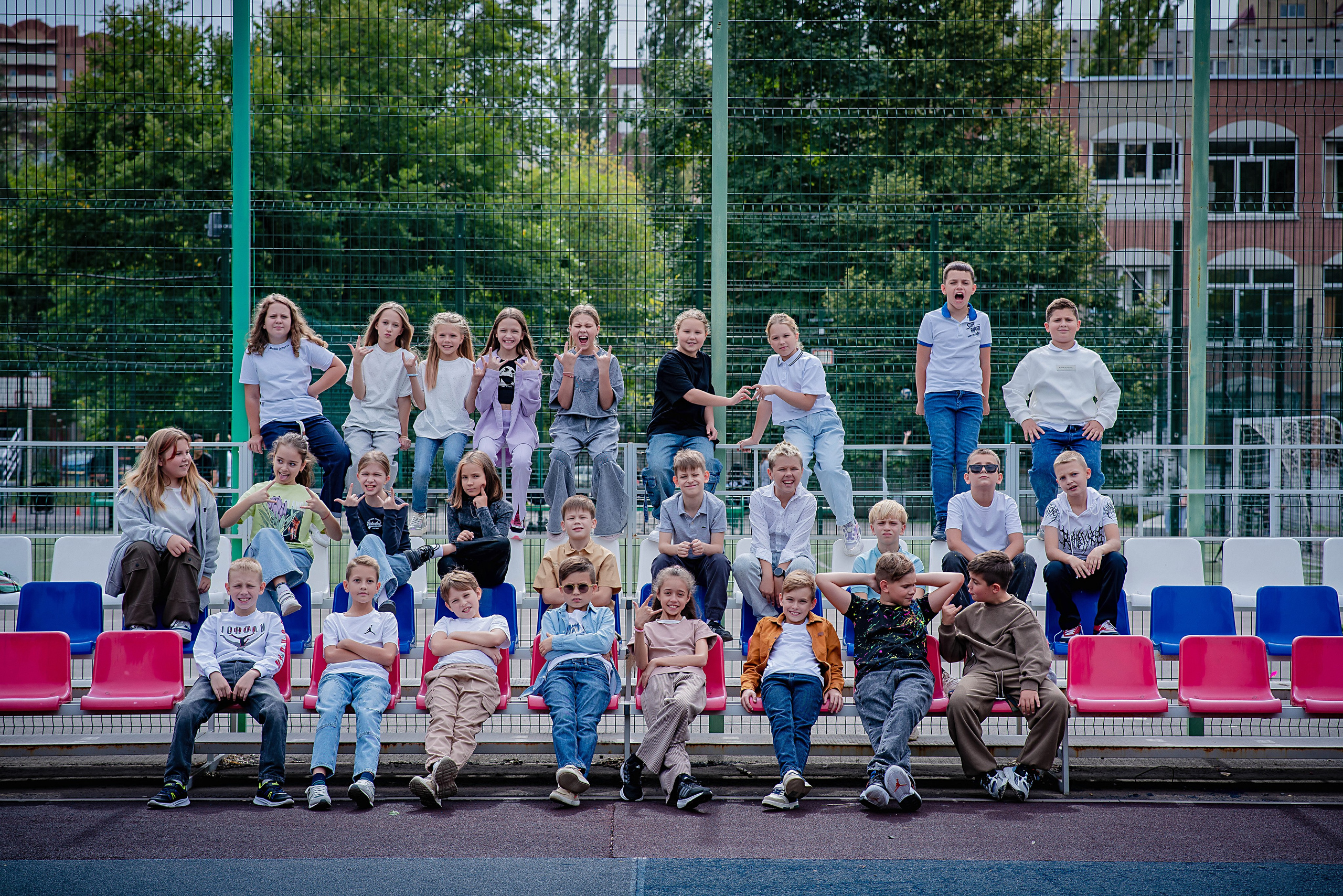 «Школьные годы» (до 120 страниц) для 1-4 и 5-9 классов. Современные Выпускные Альбомы в Ростове-на-Дону