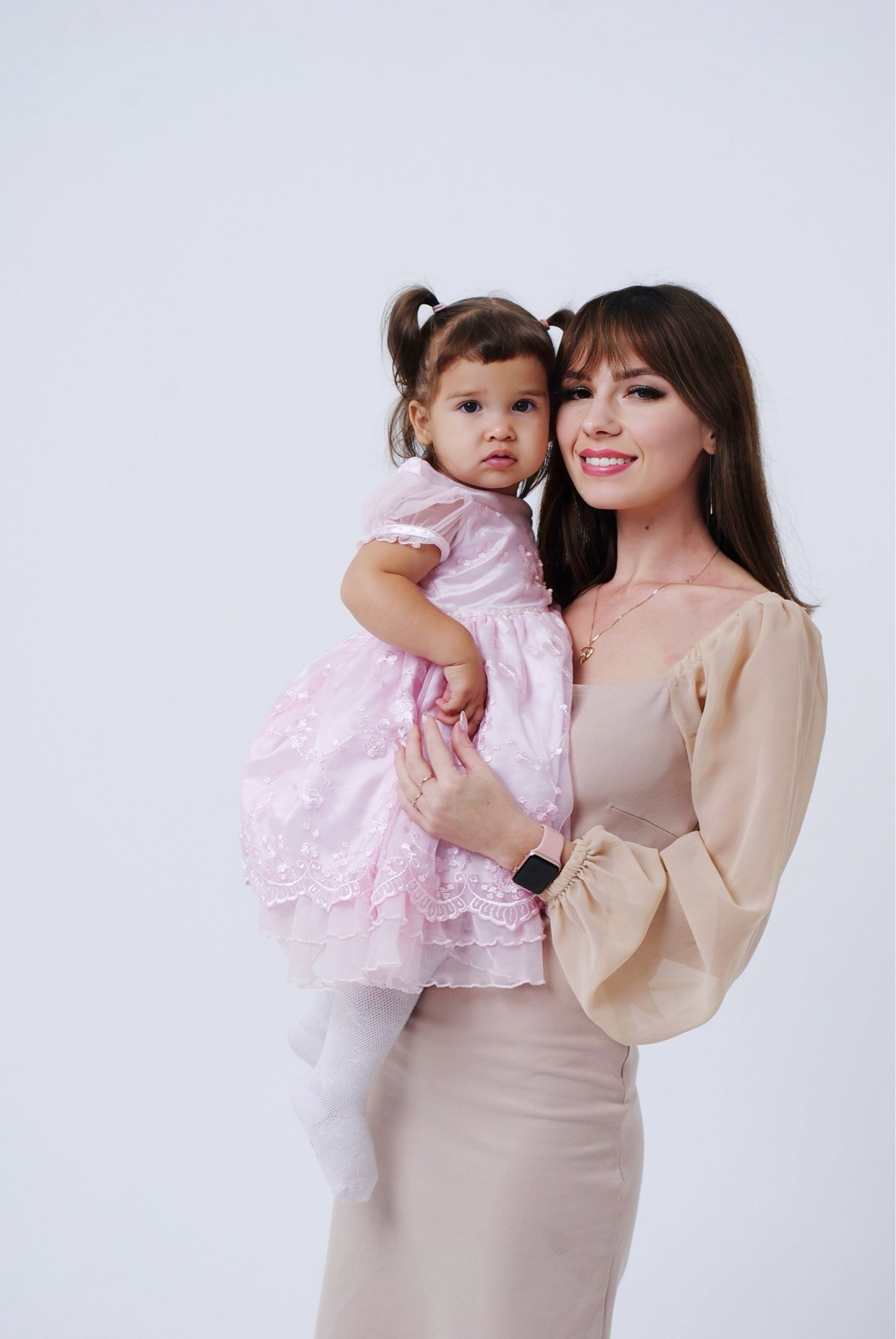 Анастасия и дочки. Фотограф Мария Мусаелян