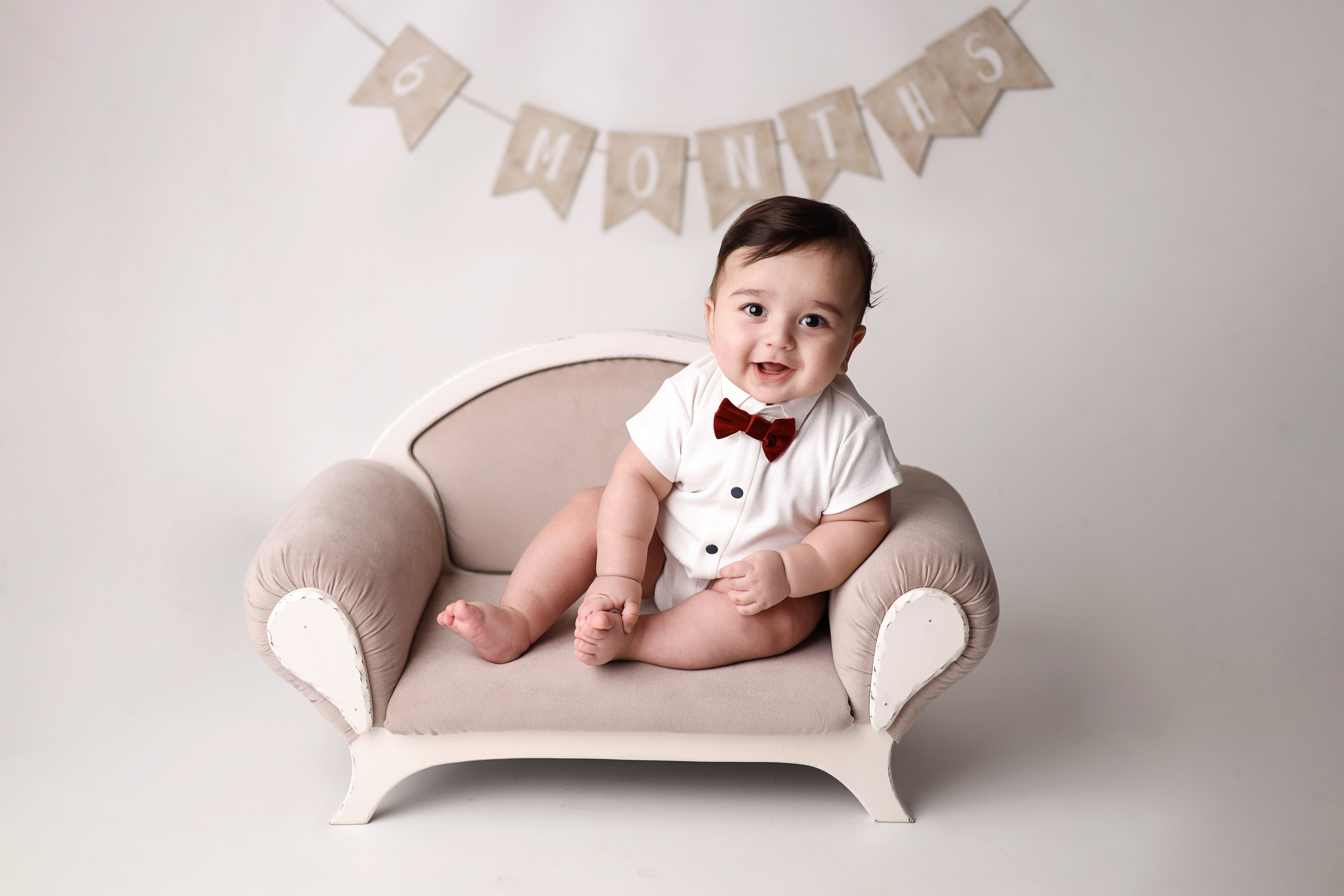 Азнавуру 6 месяцев. Фотограф новорожденных Москва. Ньюборн фотограф Москва