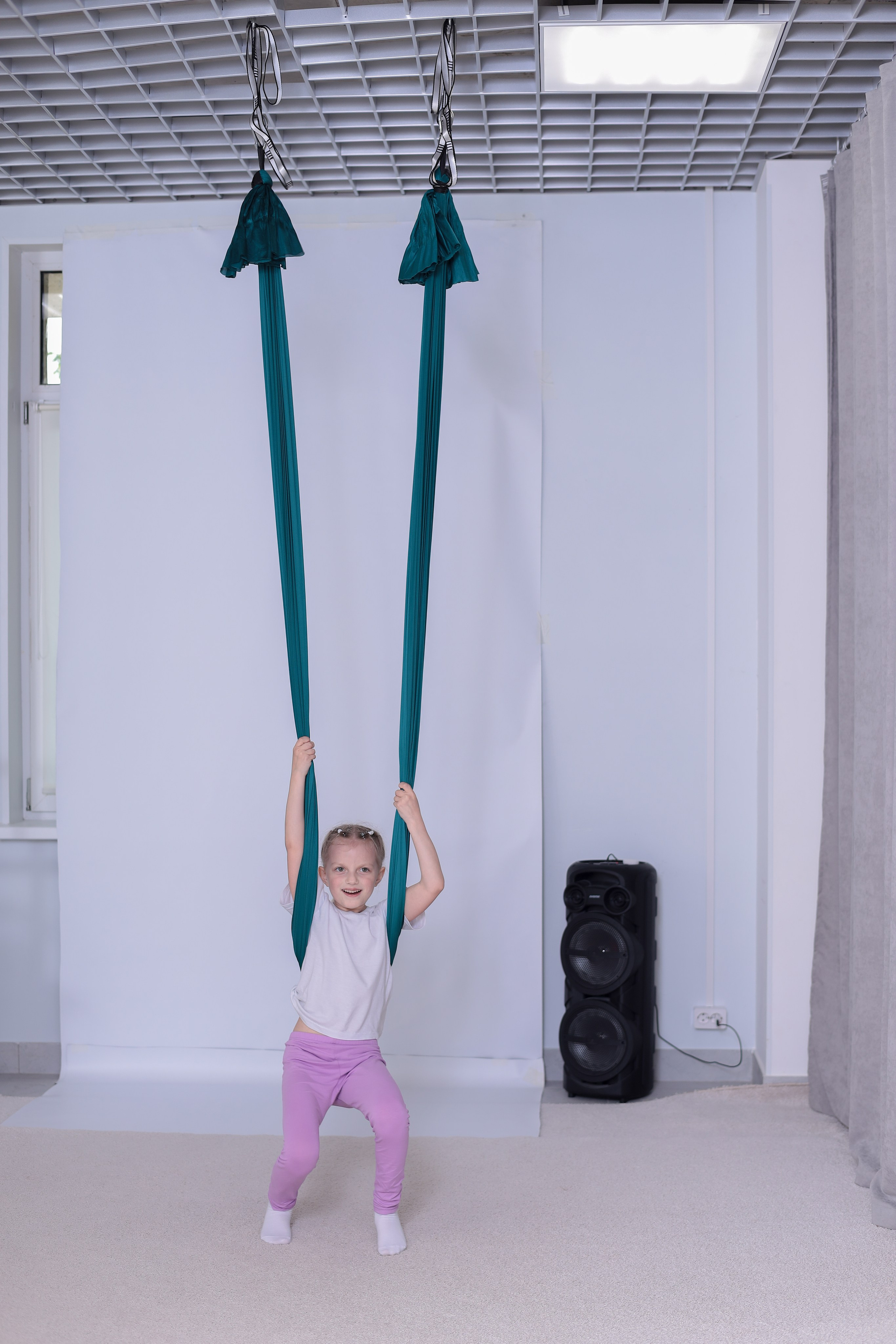 Детская аэройога. Фотограф Надршина Лилия