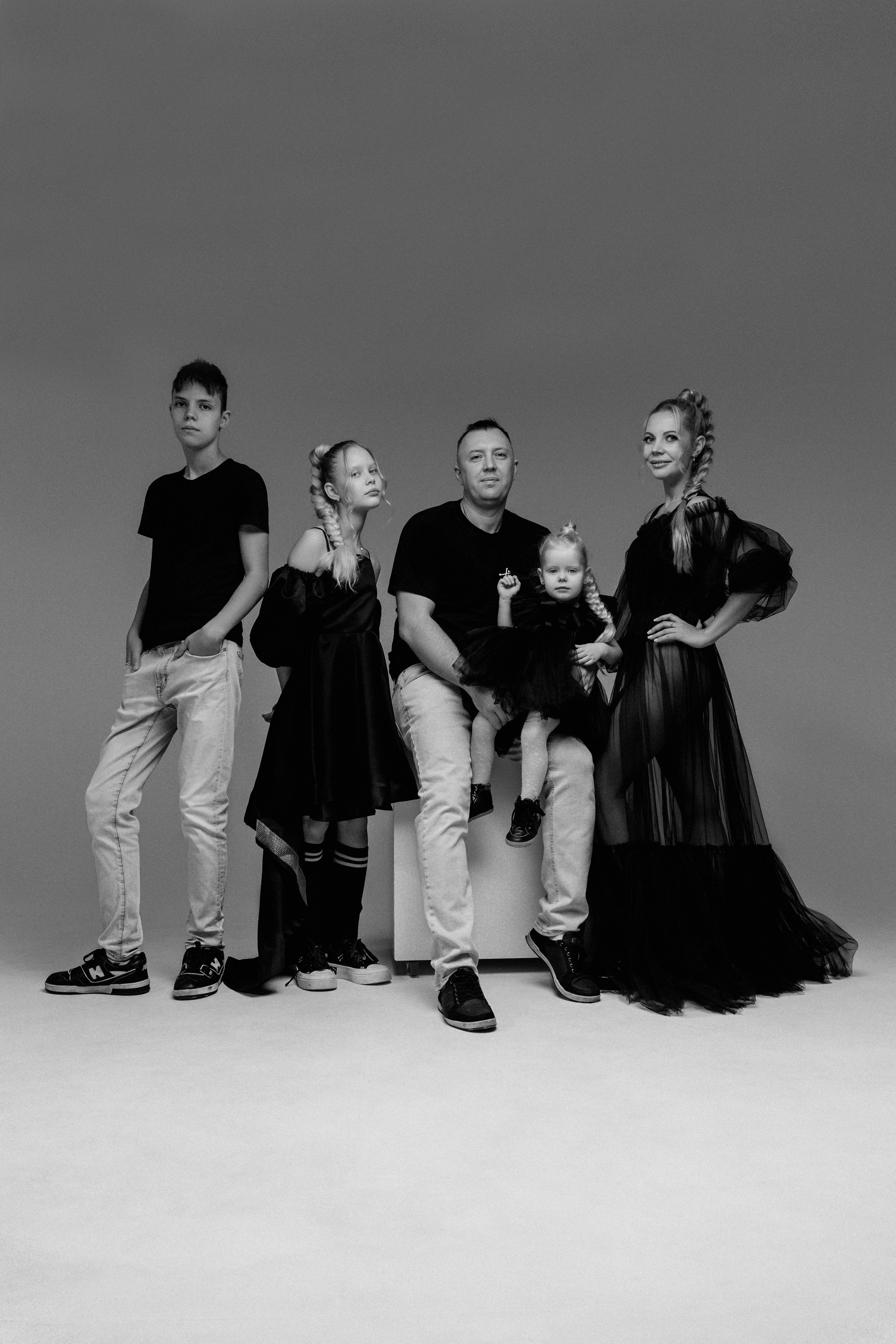 Магия семейных кадров в уютной студии. Ваш семейный фотограф в Минске — Вика Трегубова