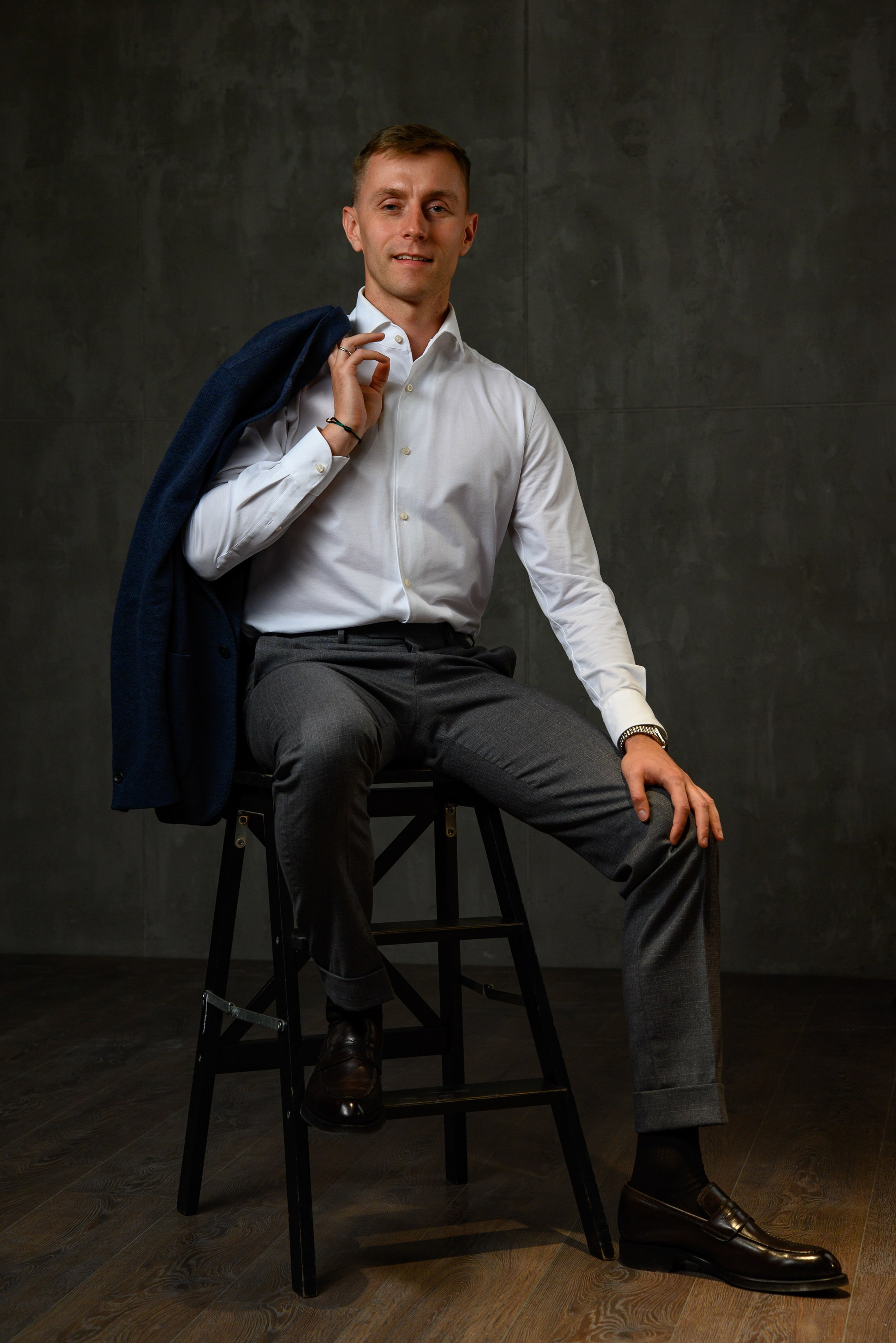 Индивидуальная мужская фотосессия. Компания и фотошкола по созданию контента в Москве