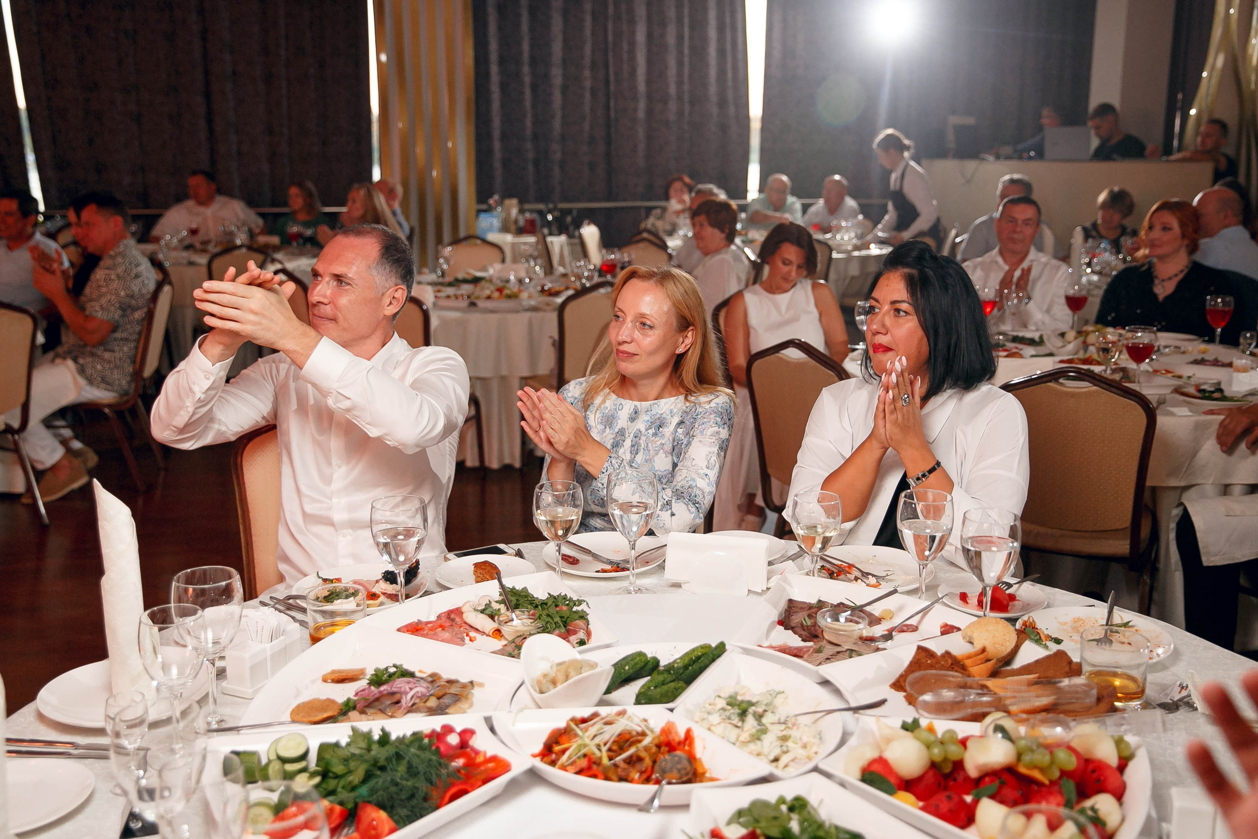 Банкет в ресторане «Волга». Ваш репортажный фотограф Артемий Антонов