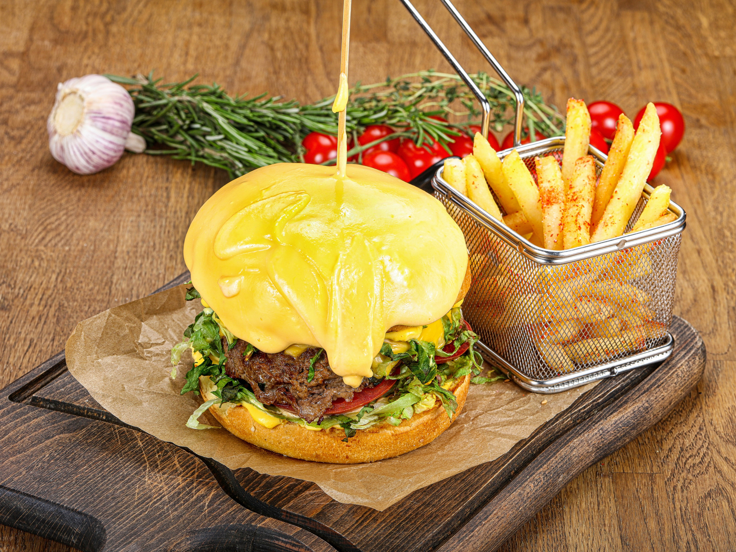 Фотосъемка бургеров и гамбургеров. Заказ по тел.: +7 (906) 006-90-22. Фуд-фотограф Андрей Старостин — съемка еды в Москве. 9000 руб. в час