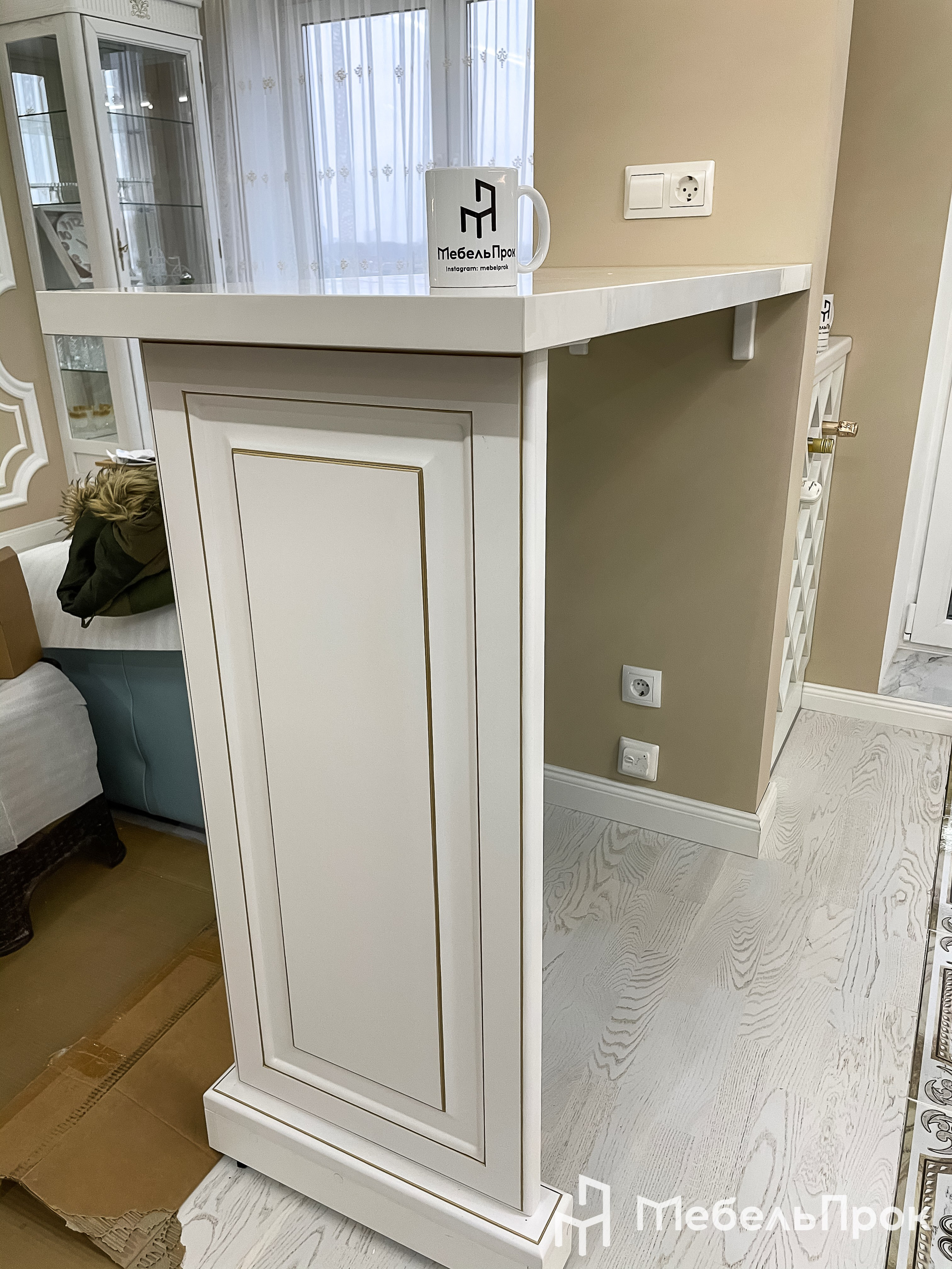 Обеденные столы и барные стойки. Главная