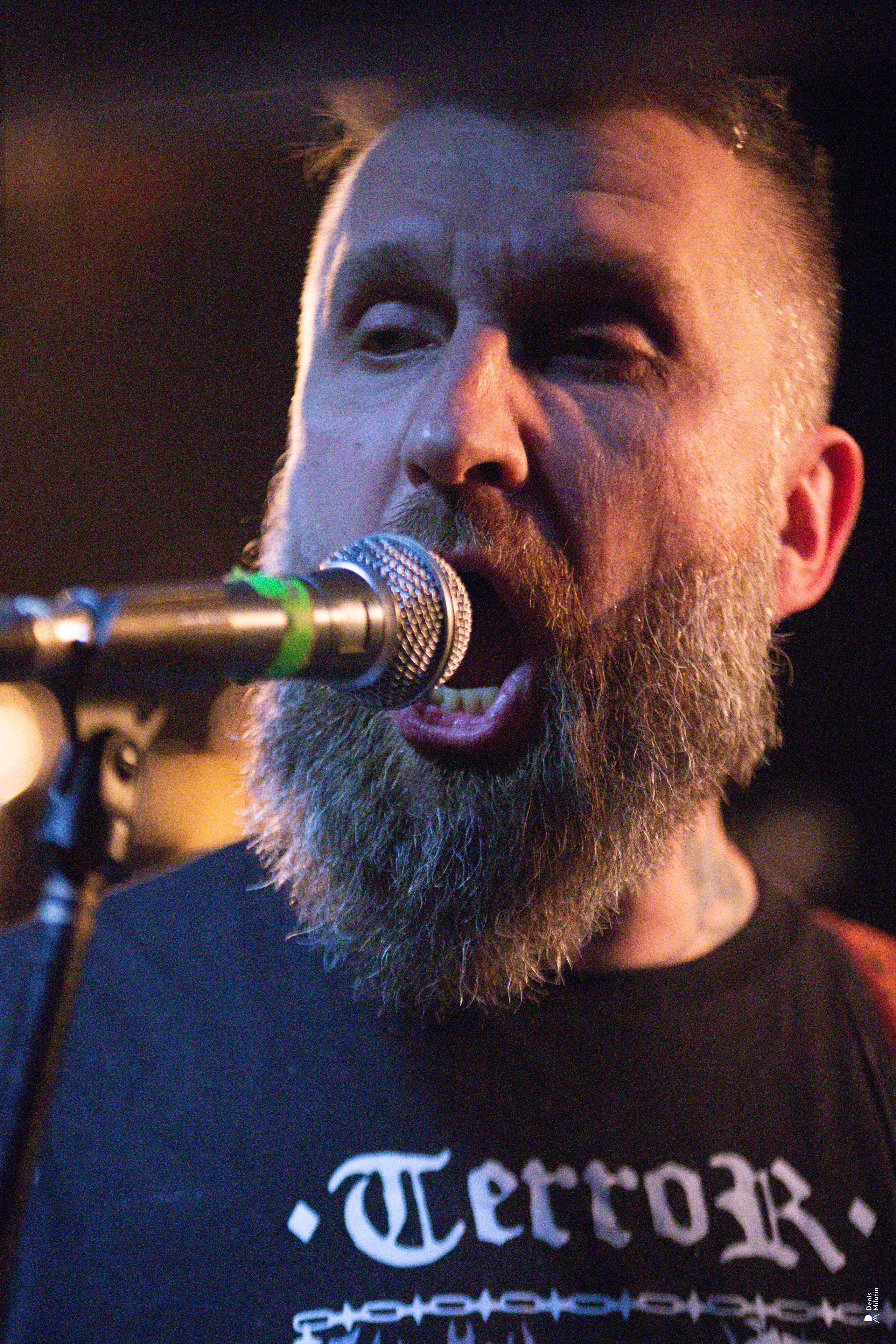 Рядом Ассенизаторы. Портретный фотограф Денис Милютин