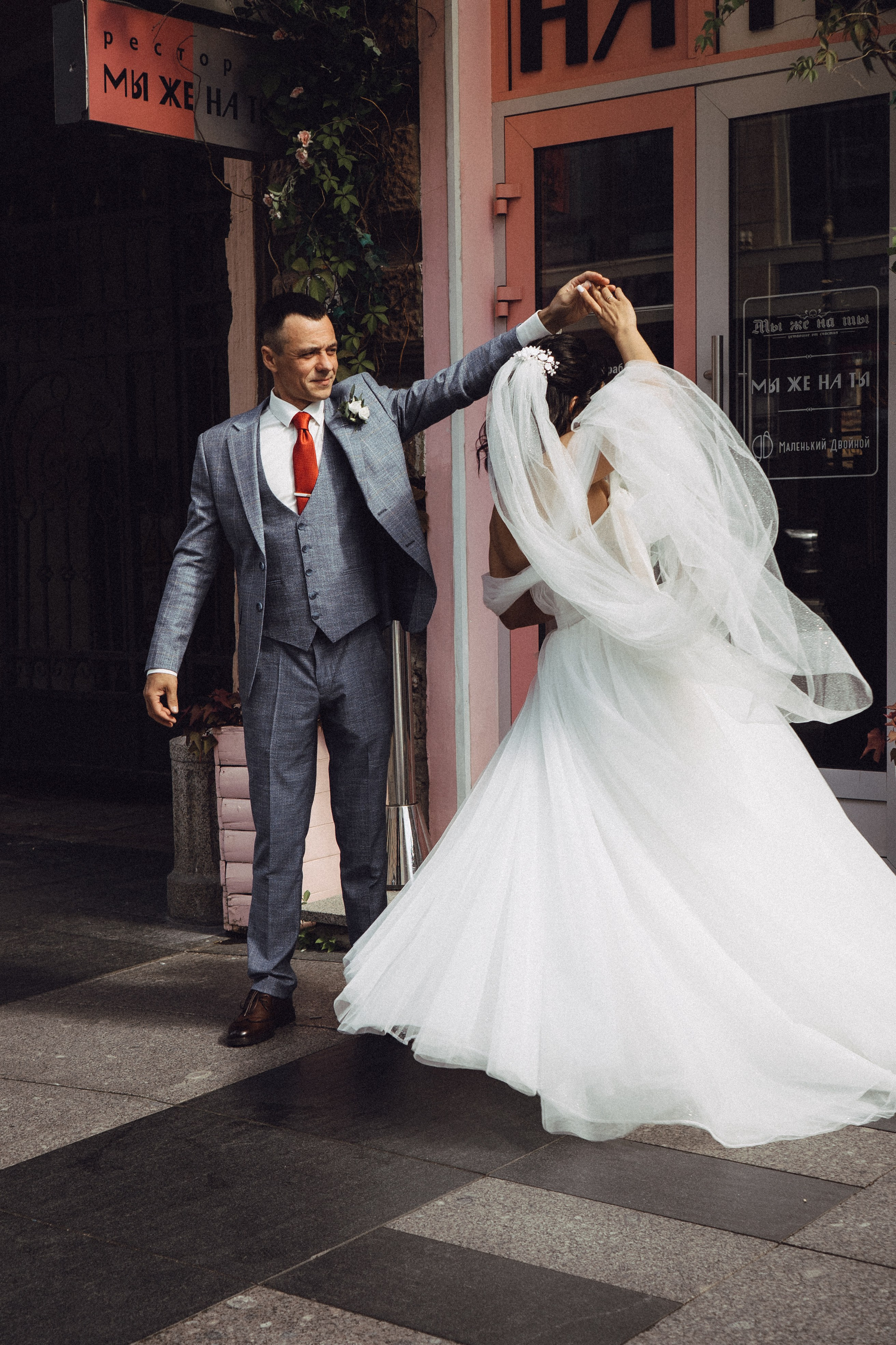 СВАДЕБНАЯ ПРОГУЛКА РЕСТОРАН МЫ ЖЕ НА ТЫ И ФОТОСЕССИИЯ С АВТОМОБИЛЕМ. Профессиональный фотограф, Санкт-Петербург — Виктория Богомолова