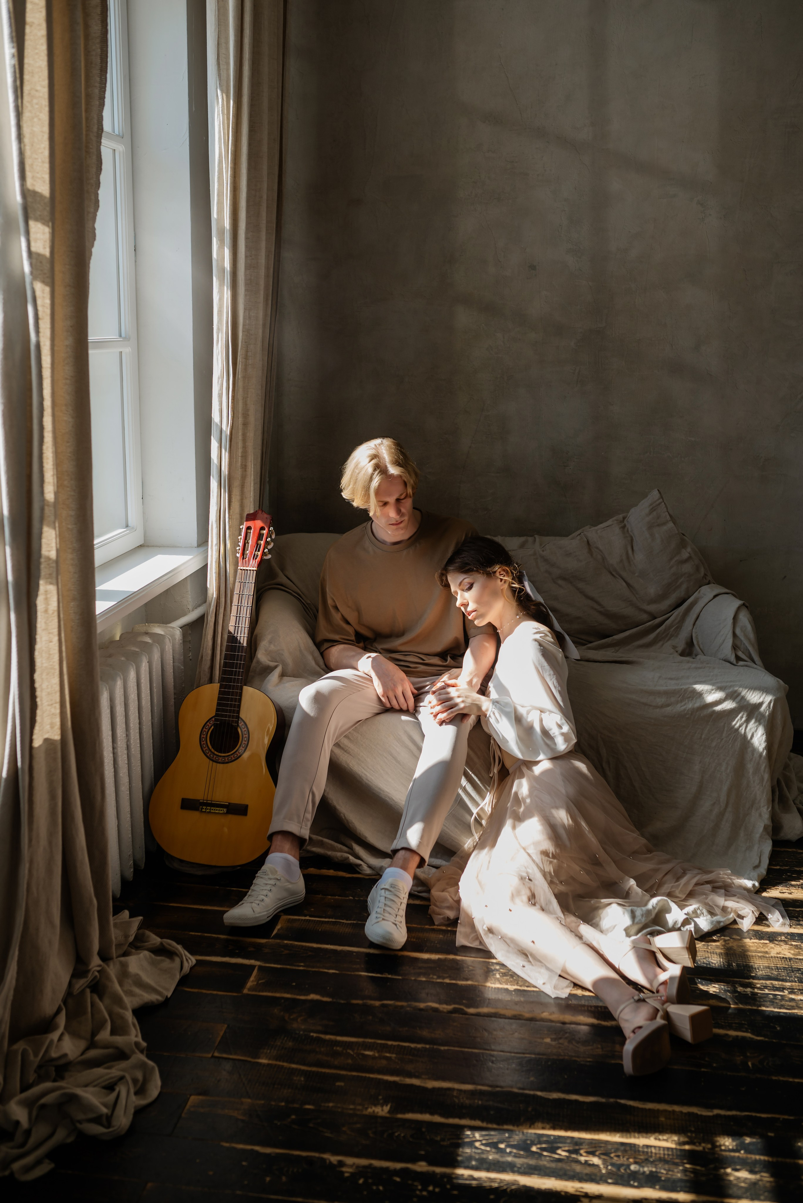 Карина и Женя. Студия Indoor. Свадебный фотограф в городе Минск Крохмалюк Анна