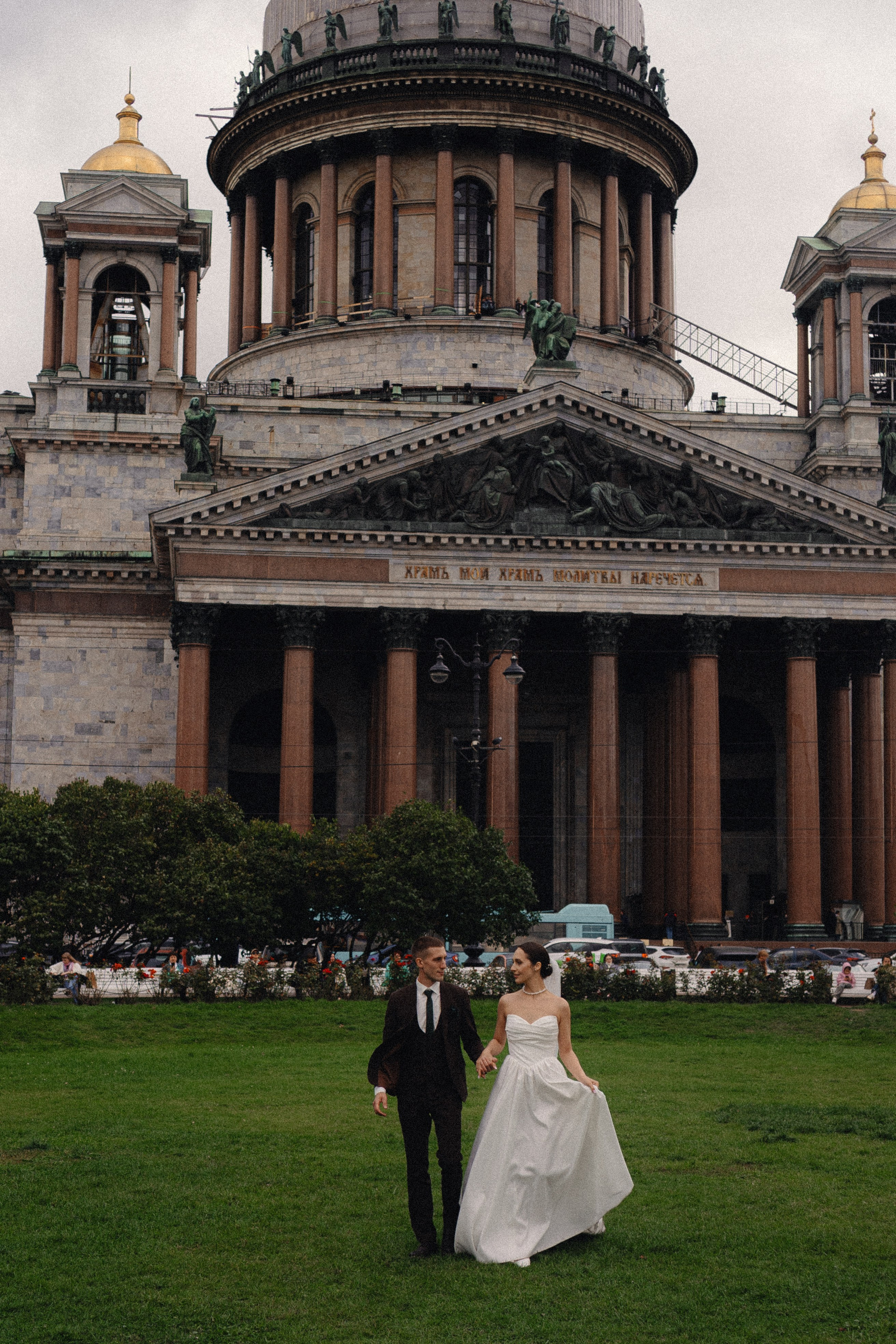 СВАДЕБНАЯ ПРОГУЛКА В САНТК-ПЕТЕРБУРГЕ (ИСАКИЕВСКИЙ СОБОР, ЗИМНЯЯ КАНАВКА, ЭРМИТАЖ И БОЛЬШАЯ МОРСКАЯ УЛИЦА). Профессиональный фотограф, Санкт-Петербург — Виктория Богомолова