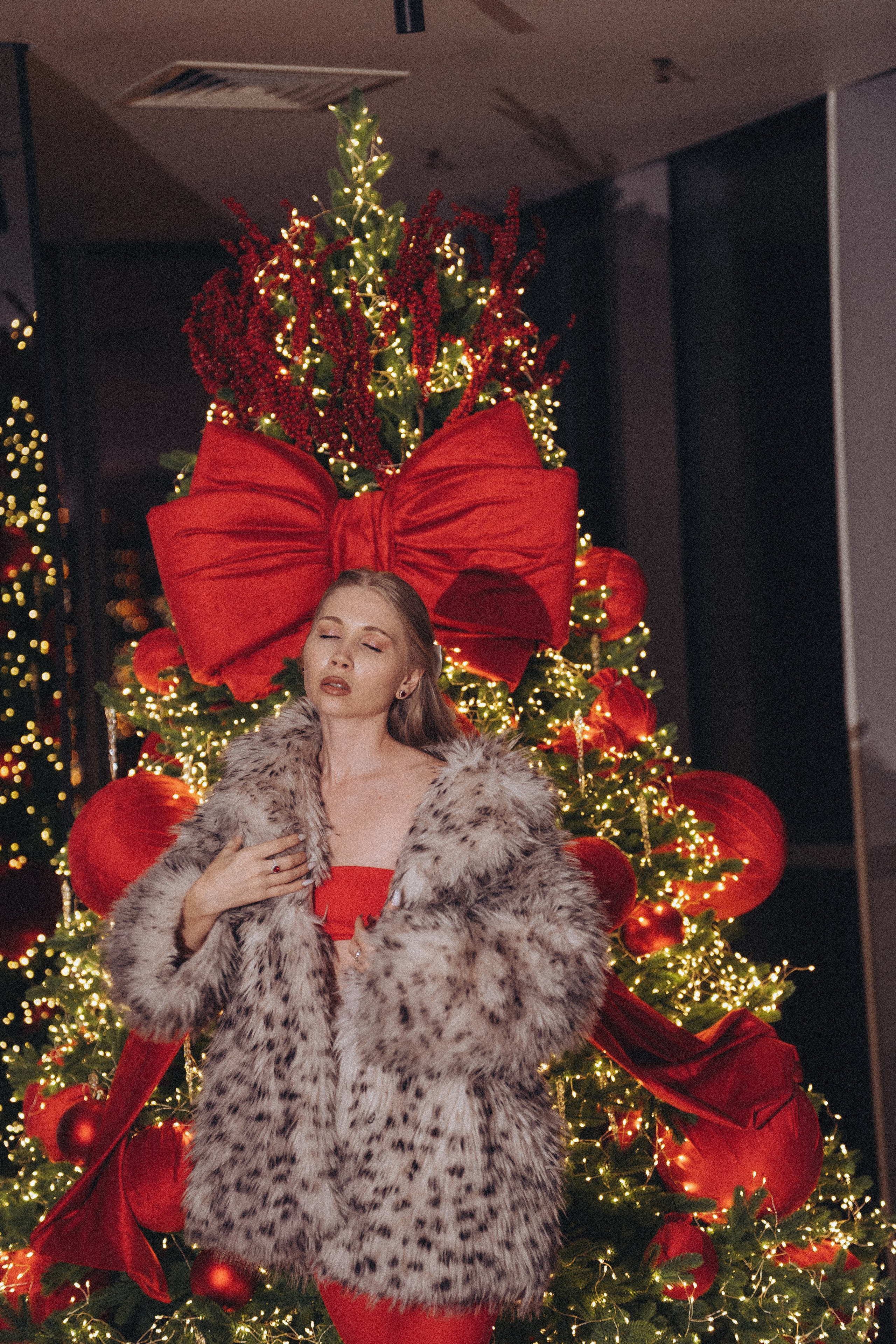 ФОТОСЕССИЯ К НОВОМУ ГОДУ В СТУДИИ С ЕЛОЧКОЙ КРАСИВЫЙ ОБРАЗ. Профессиональный фотограф, Санкт-Петербург — Виктория Богомолова