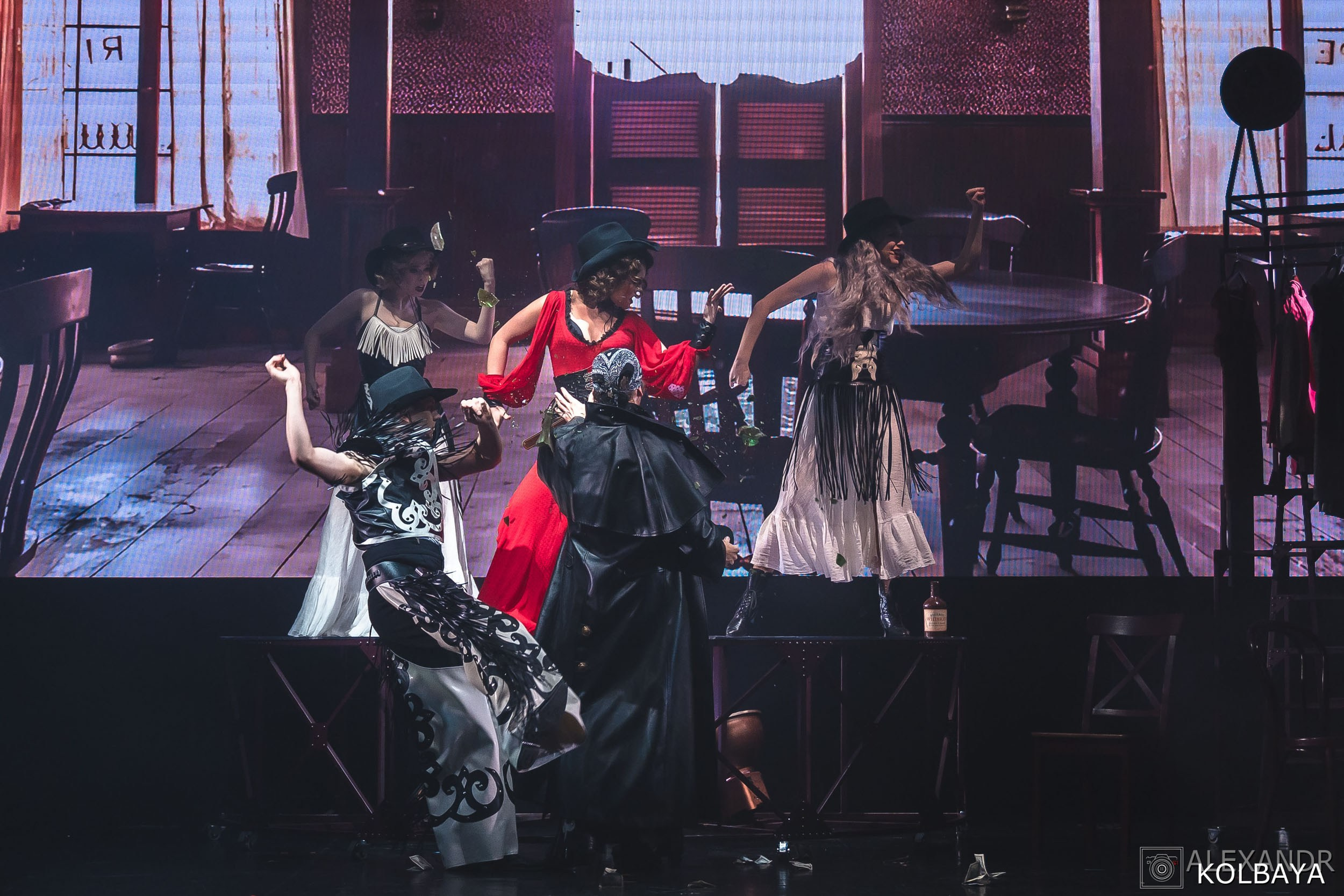 Фотографии со спектакля «Привет, я тетя Чарли». Концертный и театральный репортажный фотограф в Москве Александр Колбая