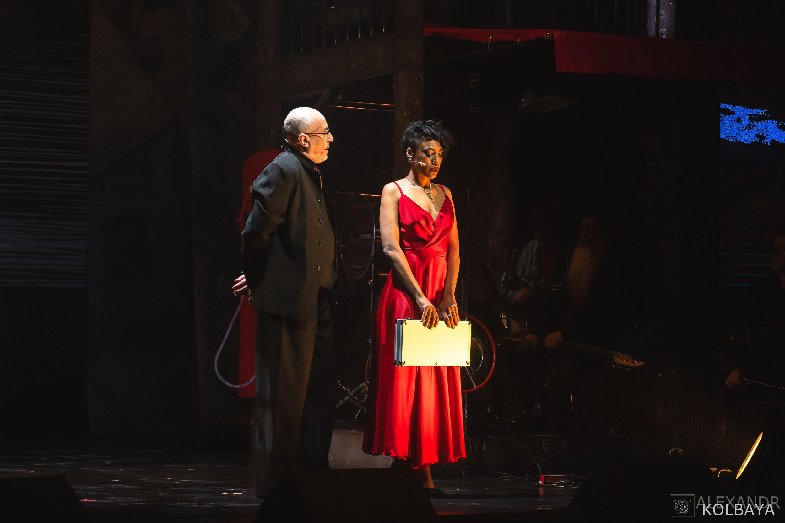 Фотографии со спектакля «Однажды в городе N». Концертный и театральный репортажный фотограф в Москве Александр Колбая