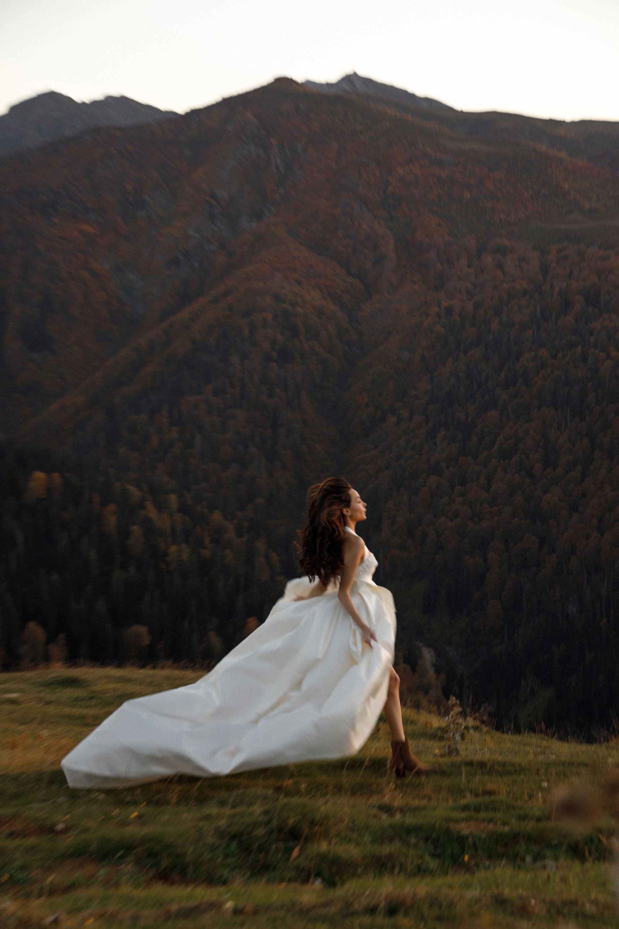 Свадьба в горах на закате