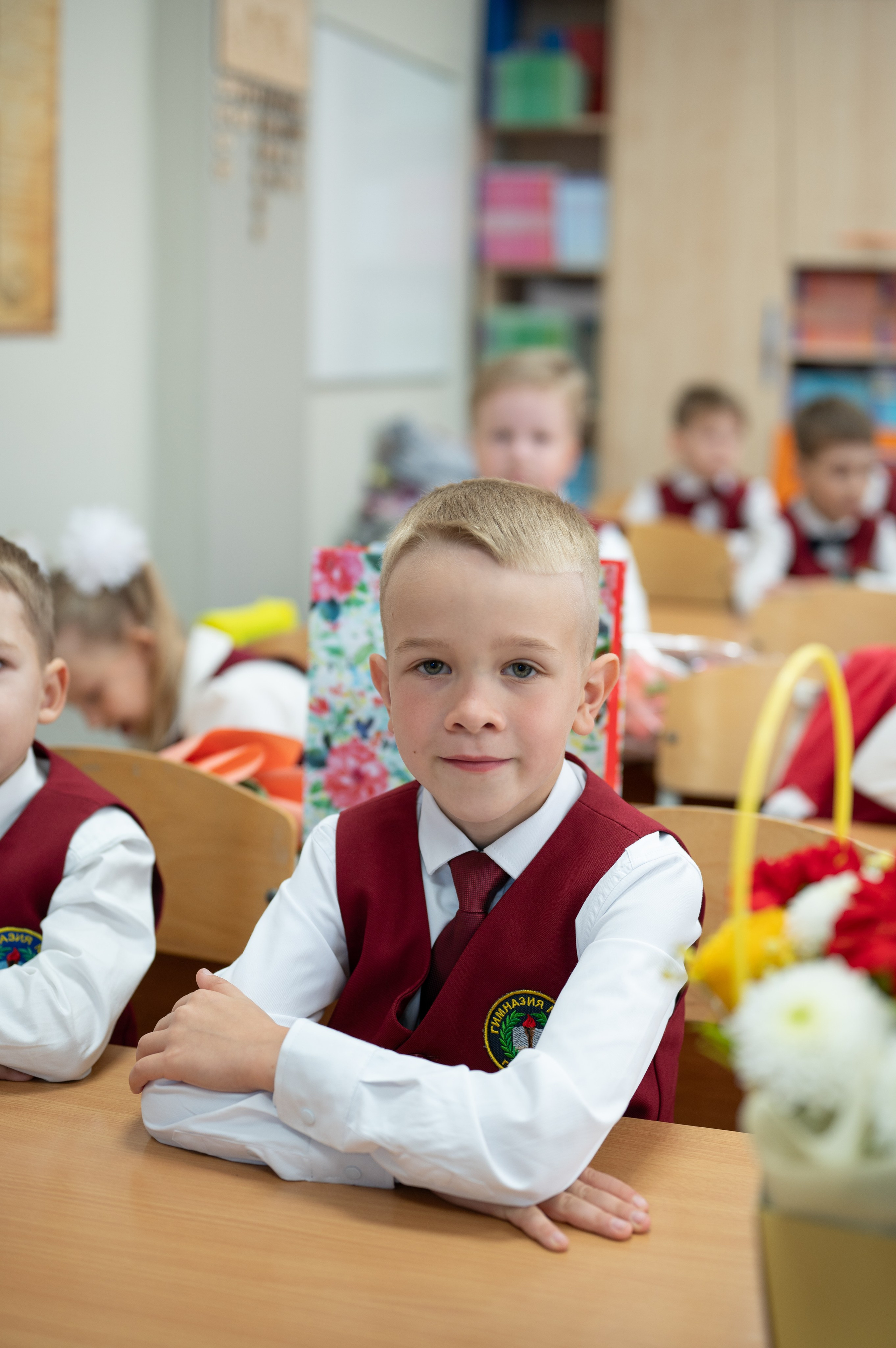 1 сентября 16 гимназия 2 класс (линейка + в классе+ на улице). Фотограф новорожденных, семейный детский в Тюмени Татьяна Морозова