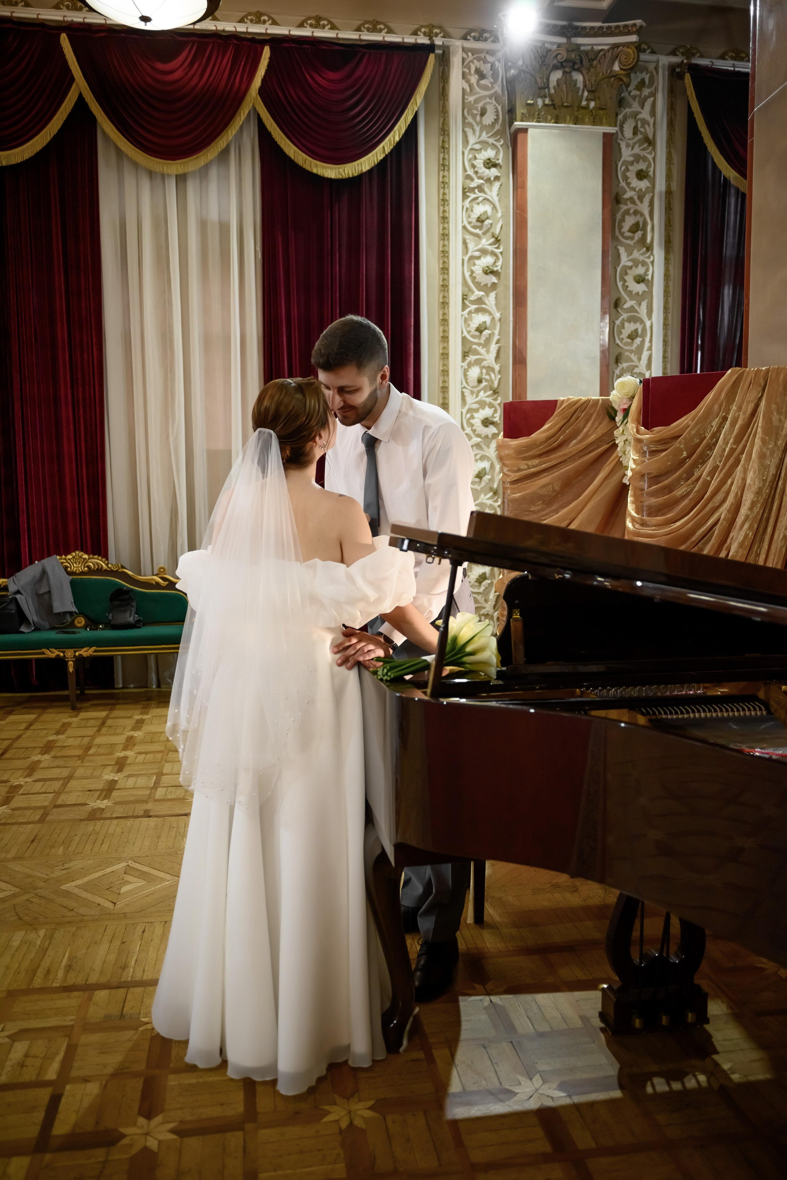 Прогулка в театре и по центру города. Юлия Басня семейный и свадебный фотограф в Донецке