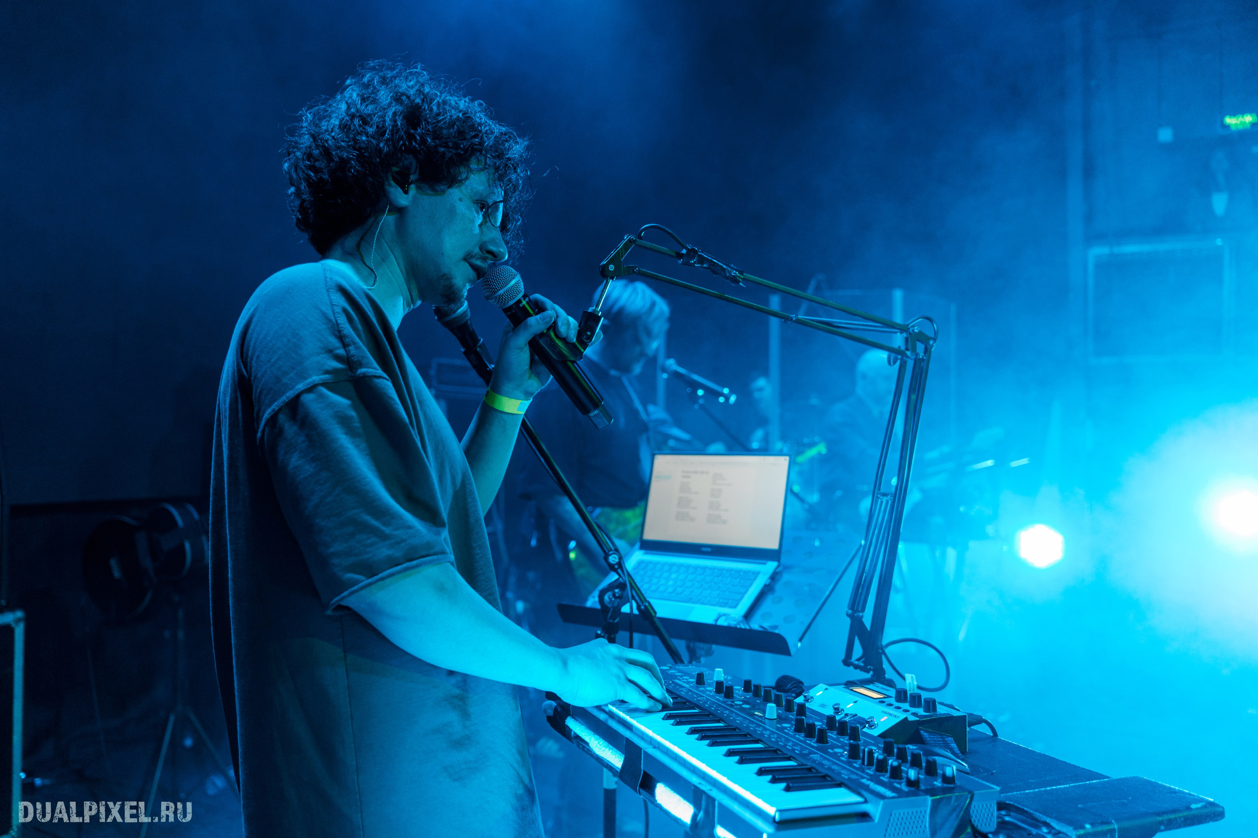 DenDerty концерт в Москве 30.03.2025. Магия музыки в кадре: Концертная Фотография