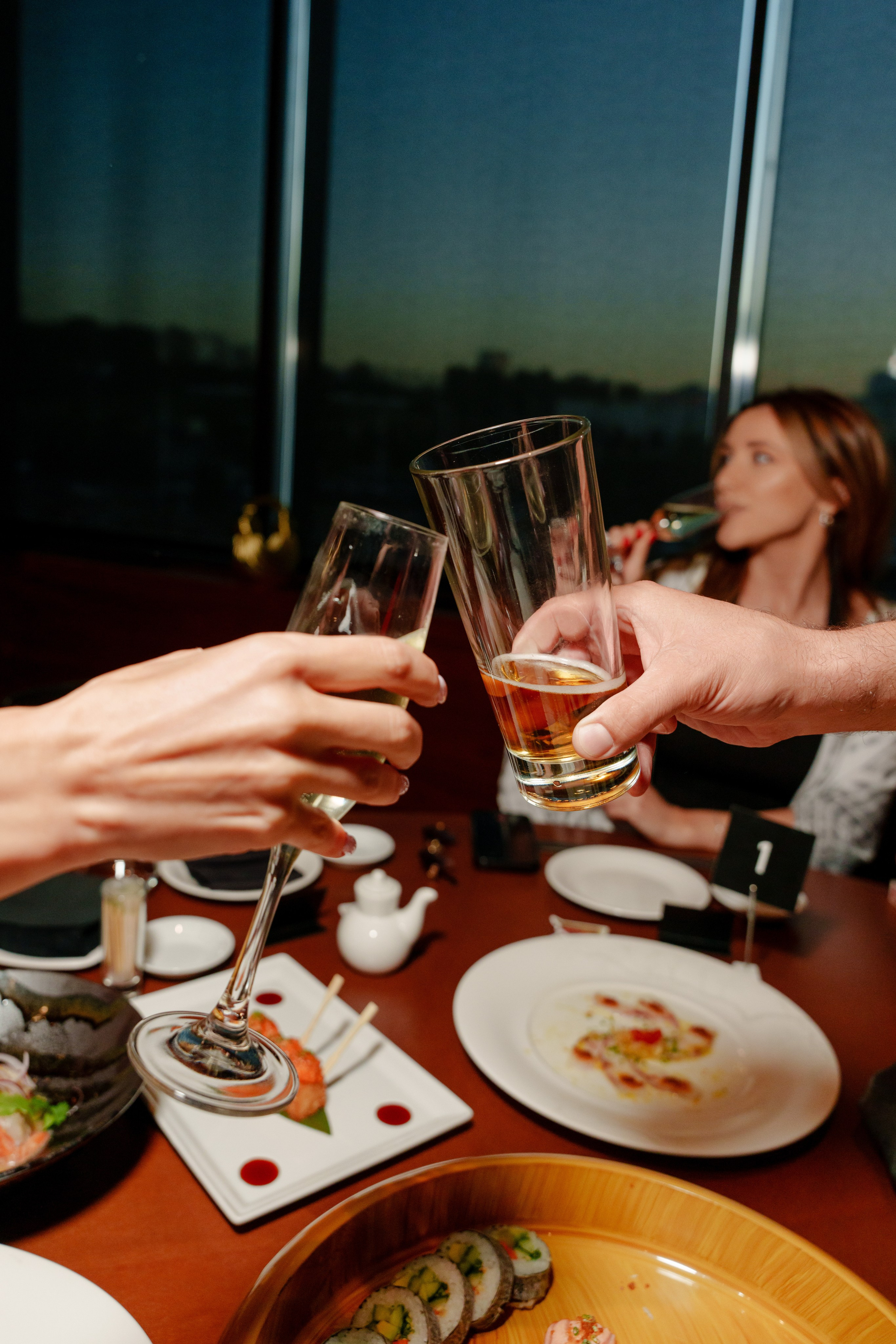 Репортажный фотограф на день рождения в ресторане KAI. Репортажный фотограф Москва Сергей Дружинин