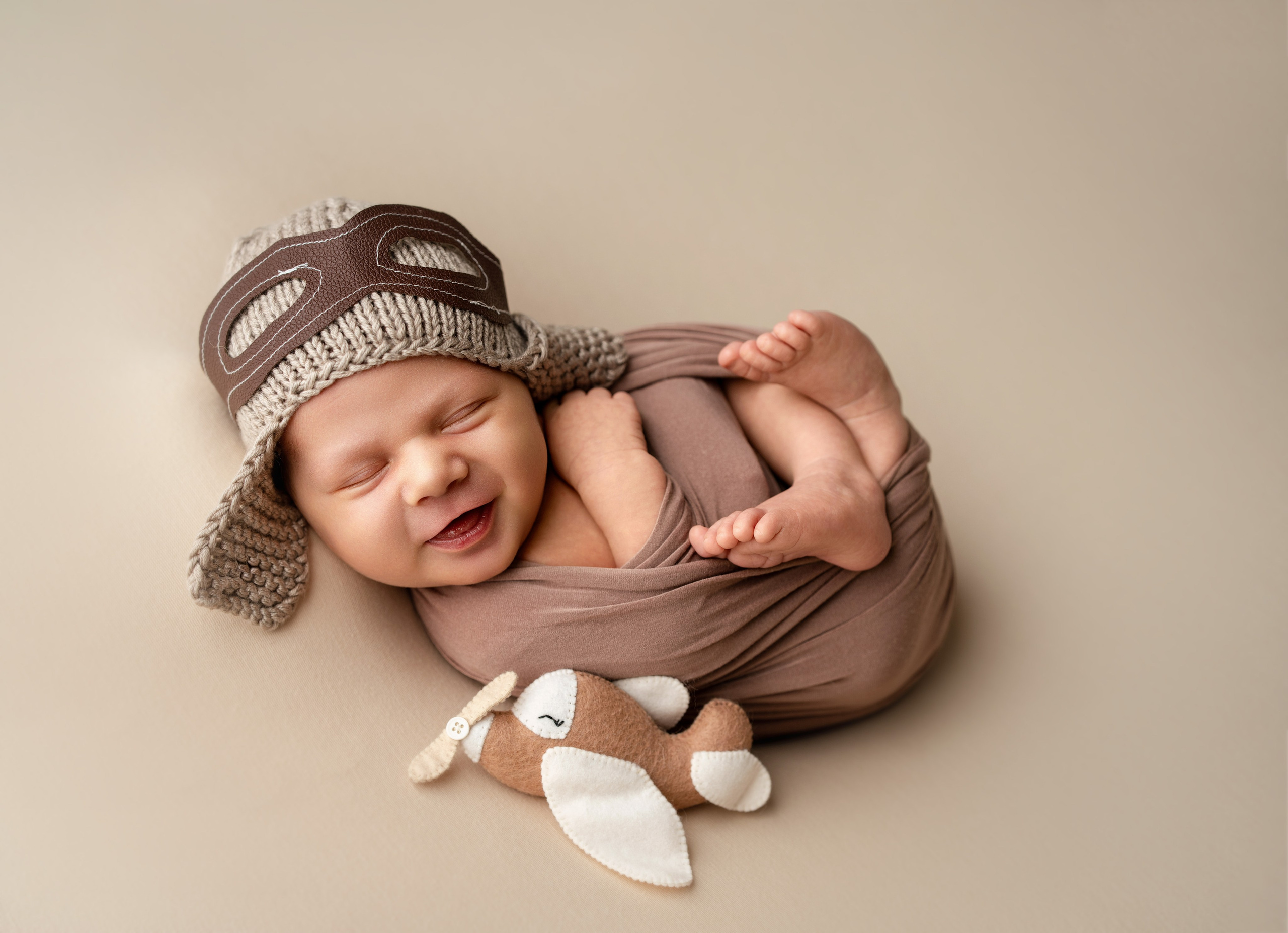 Новорожденный мальчик спит в корзине — фотосессия newborn в Нижнем Новгороде