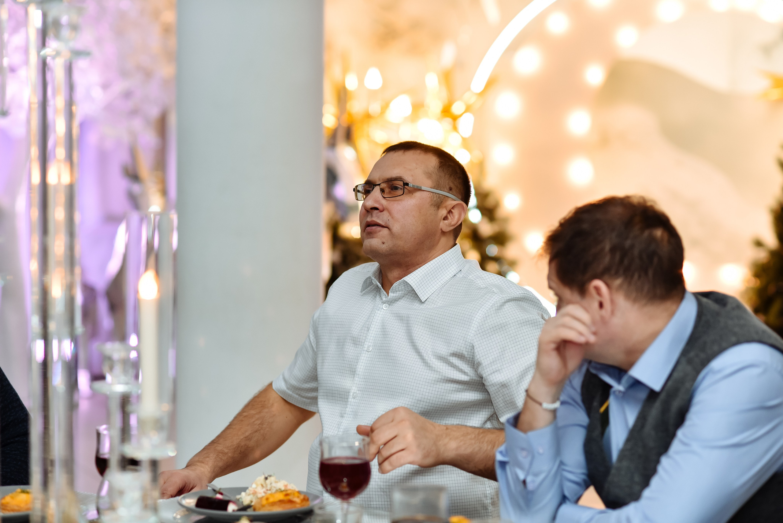 Новогодний корпоратив в ресторане Nebesa. Анастасия Петрович фотограф, фотокорреспондент в Москве и Санкт-Петербурге. Фотосъёмка репортажа, мероприятия, корпоративная съёмка, контент