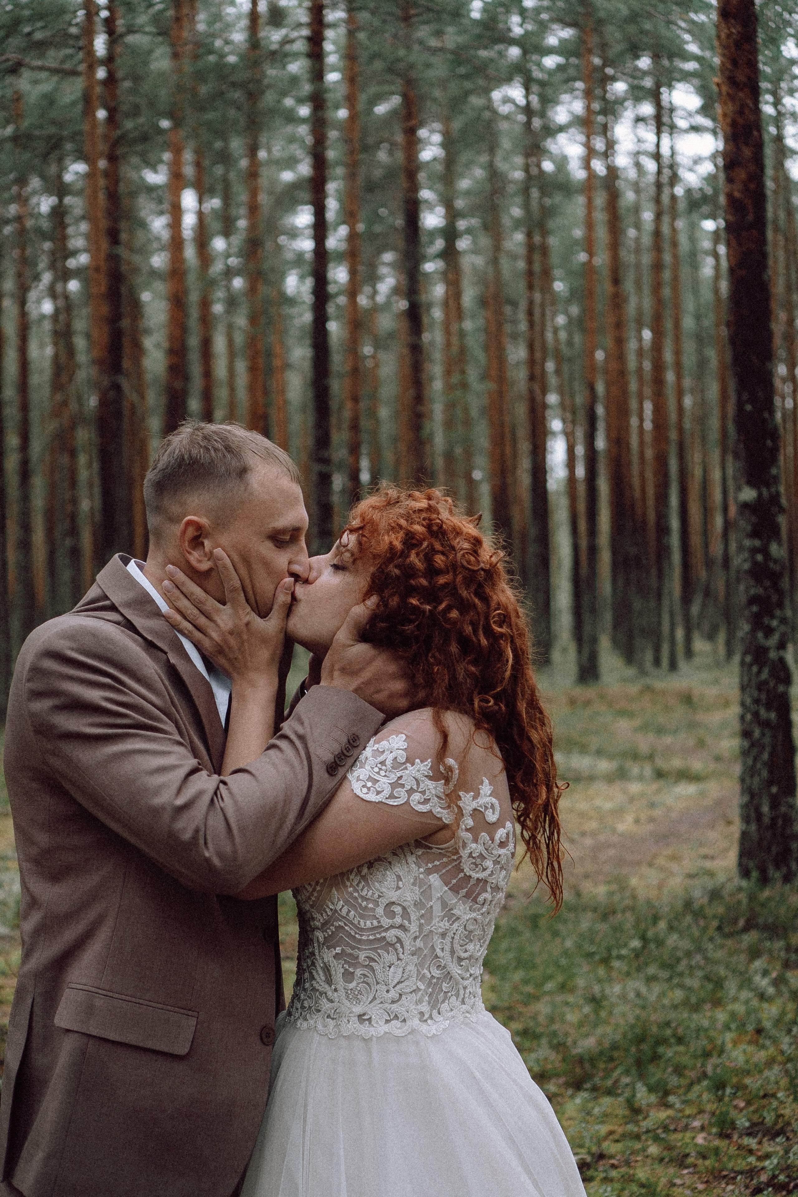 СВАДЕБНАЯ ФОТОСЕССИИЯ ПАРЫ В ГОРОДЕ ПРИОЗЕРСК В СОСНОВОМ ЛЕСУ И С ПИКАПОМ. Профессиональный фотограф, Санкт-Петербург — Виктория Богомолова