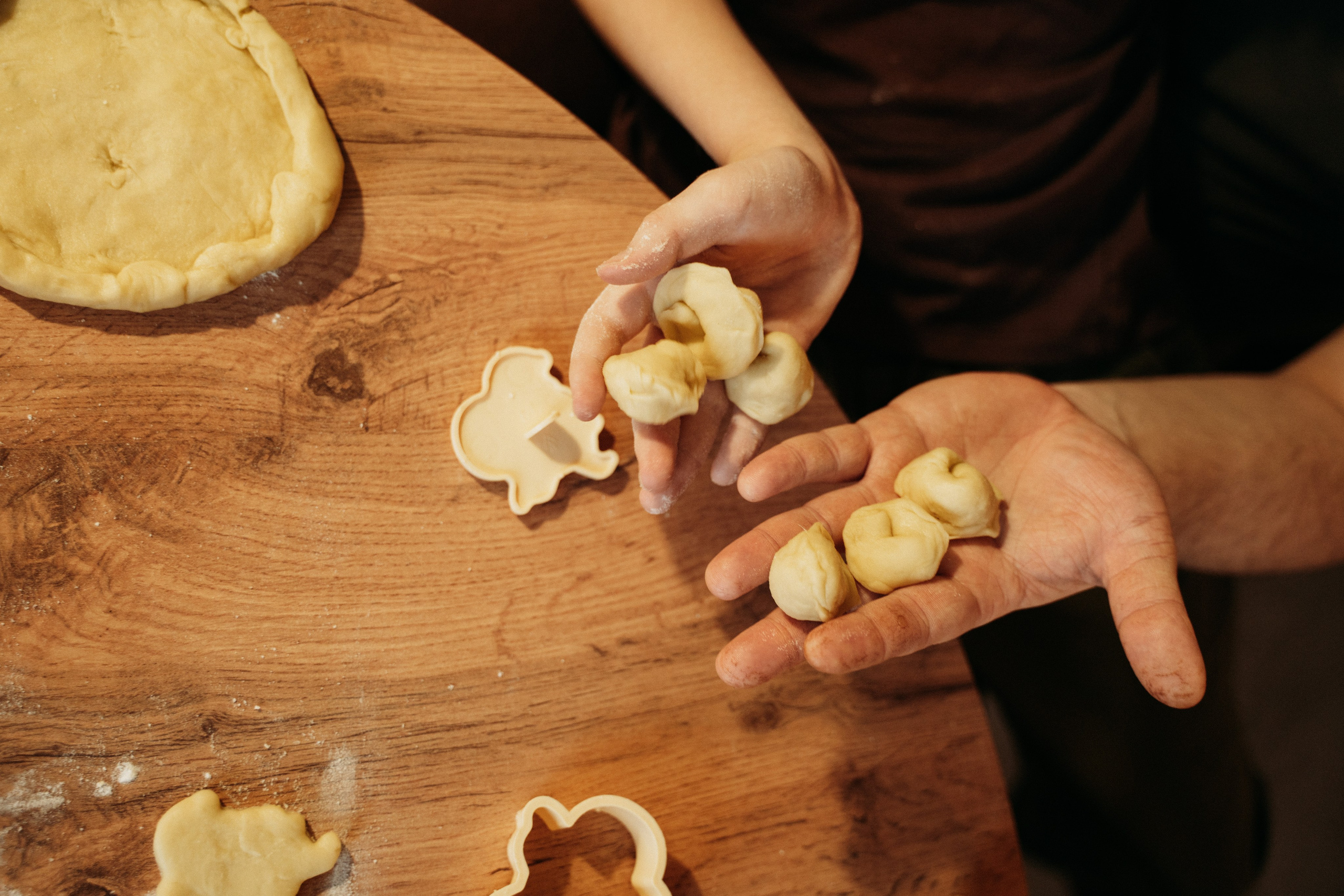 Семья на кухне