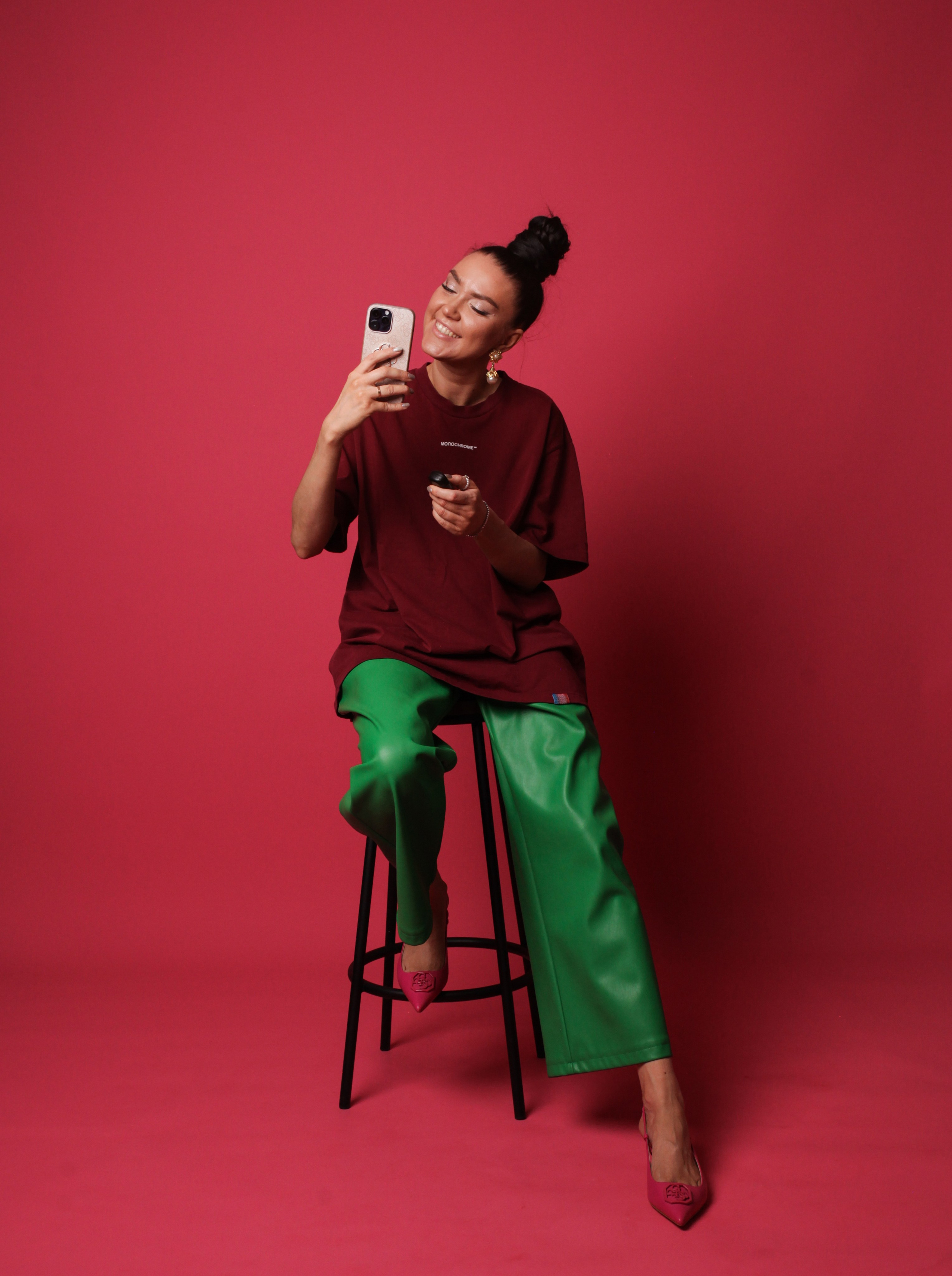 ЯРКИЙ РОЗОВЫЙ ФОН | АВТОПОРТРЕТНАЯ. YourSelf.photostudio | автопортретная фотостудия ТОЛЬЯТТИ