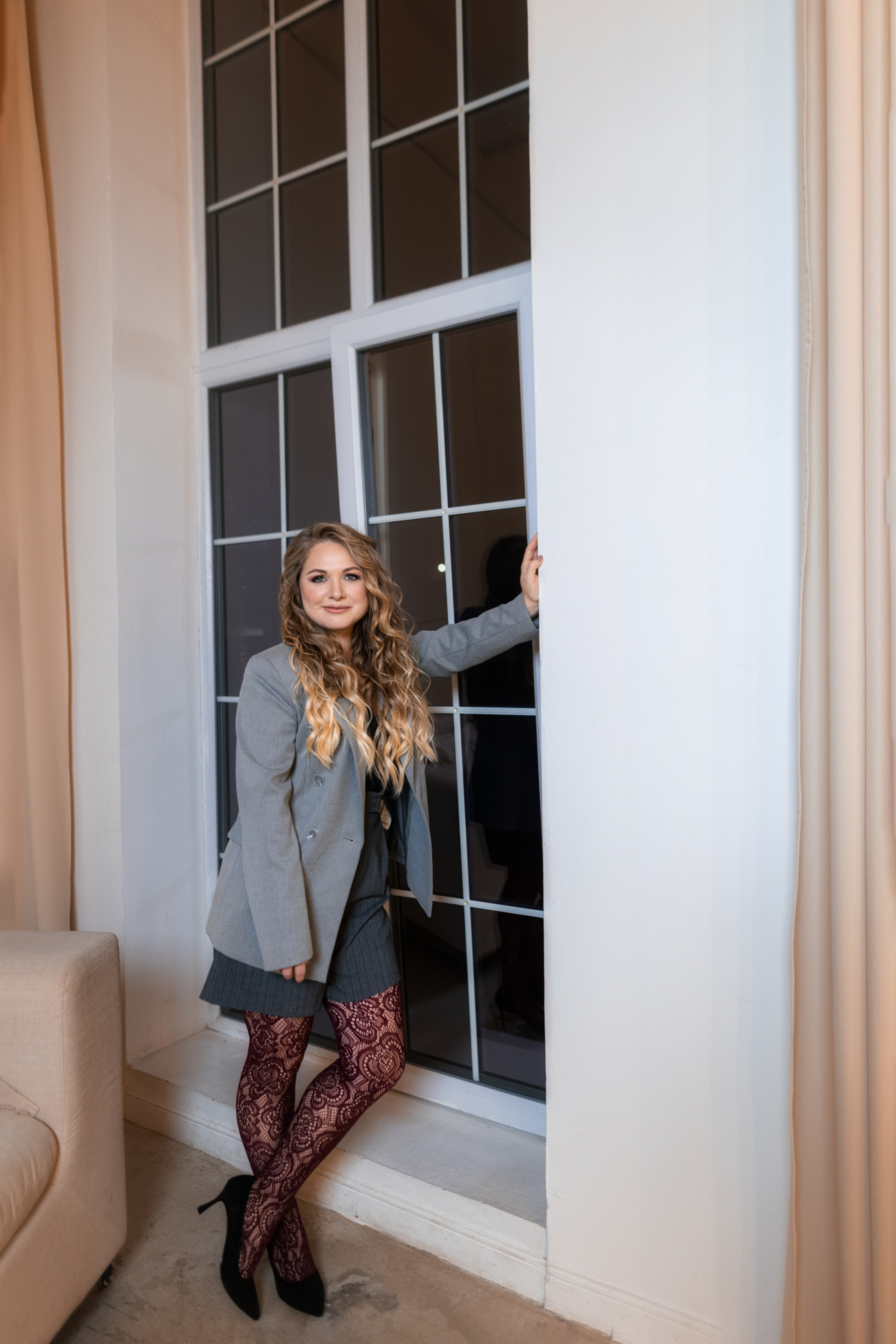 Студийная фотосъемка в интерьере с Ариной в формате для «себя»