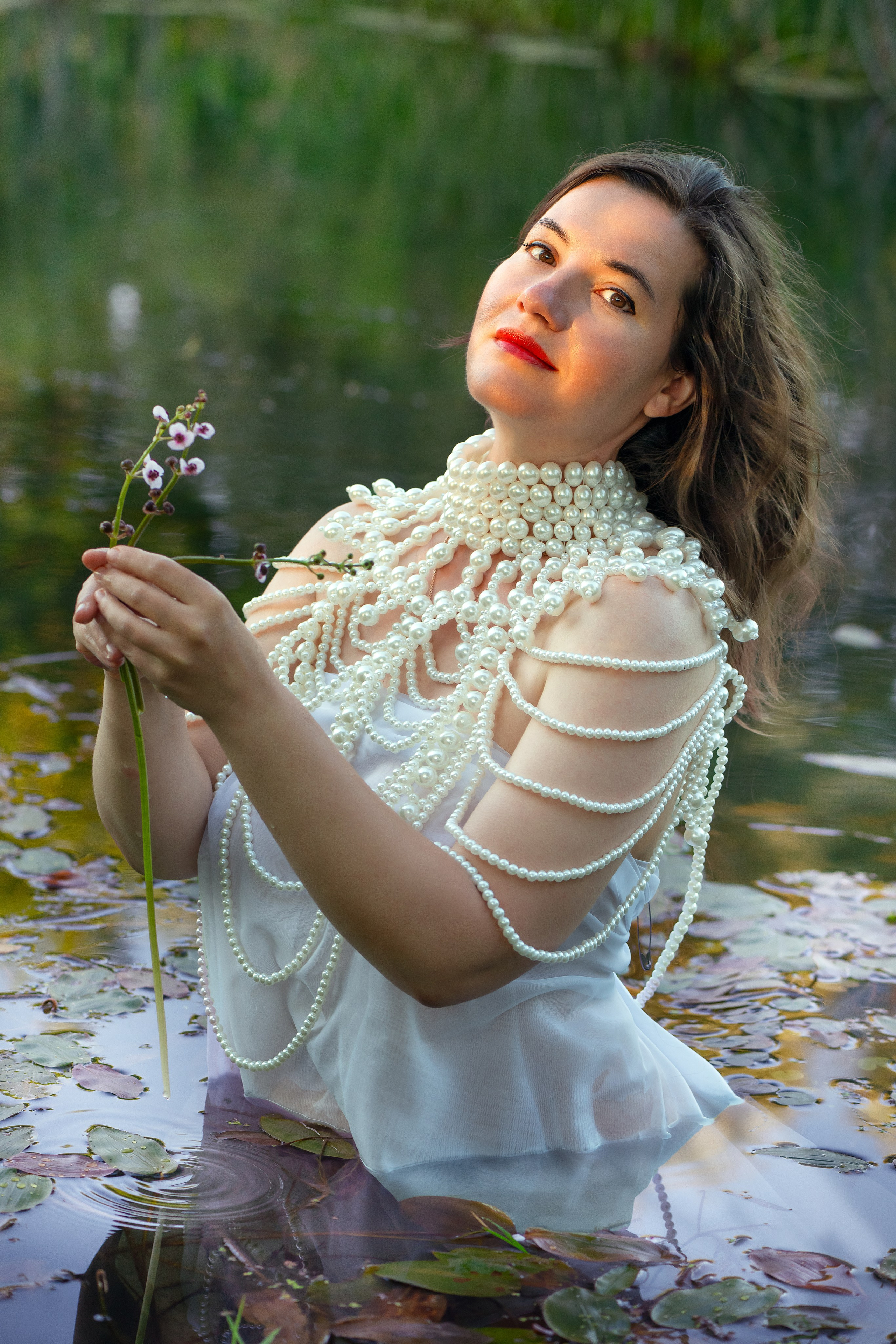 Платье, бусы и вода...... Главная