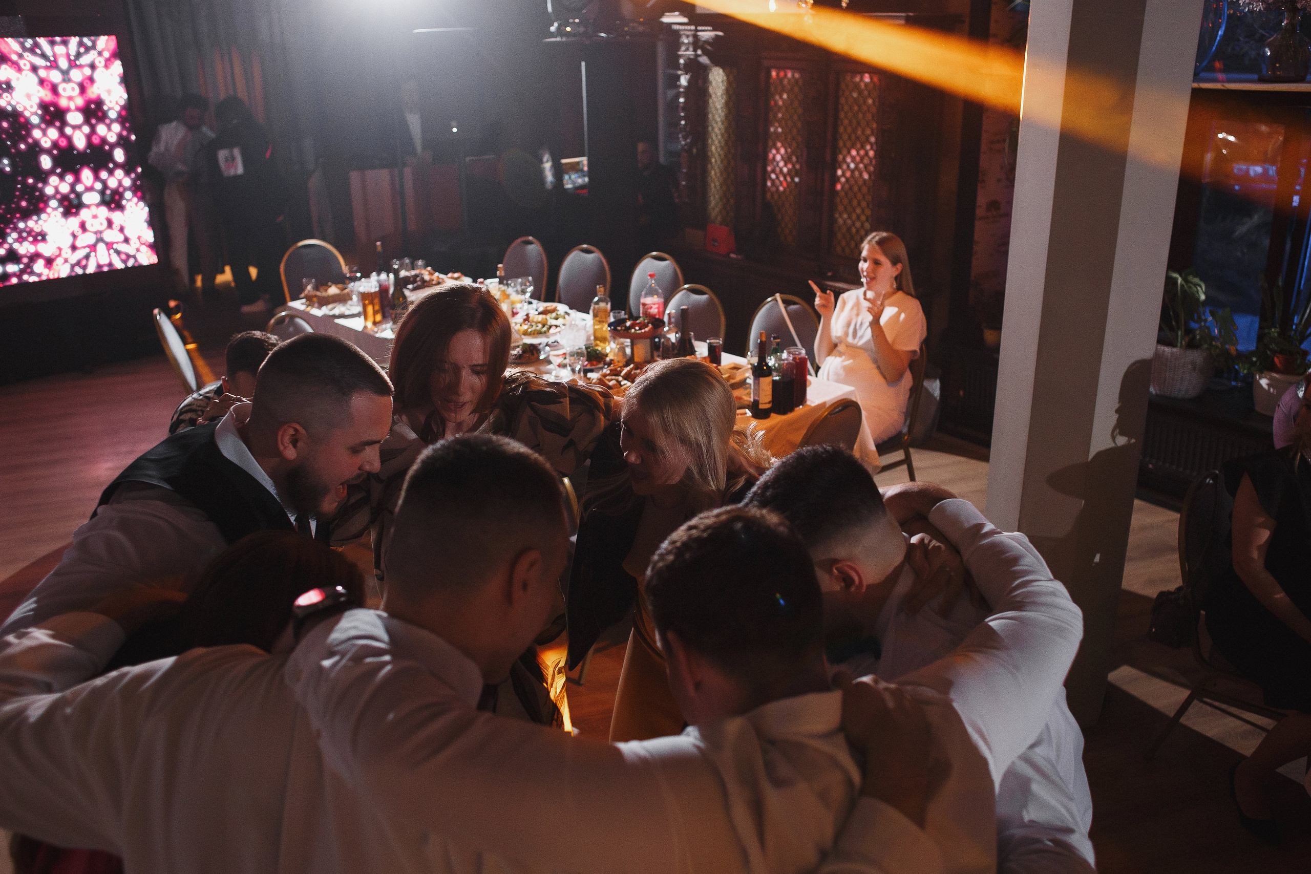 Свадебная фотосессия Саши и Насти в ресторане Чехов Сад, Таганрог. Свадебный и семейный фотограф в Таганроге Бакарюк Антон