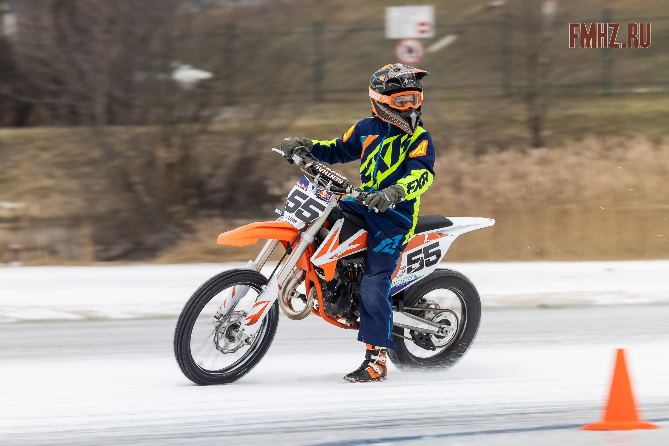 Первый этап Кубка МФР по мотокроссу на льду Большого Крылатского пруда в Москве. 8 февраля 2025 г. Фотограф Владимир Охрименко