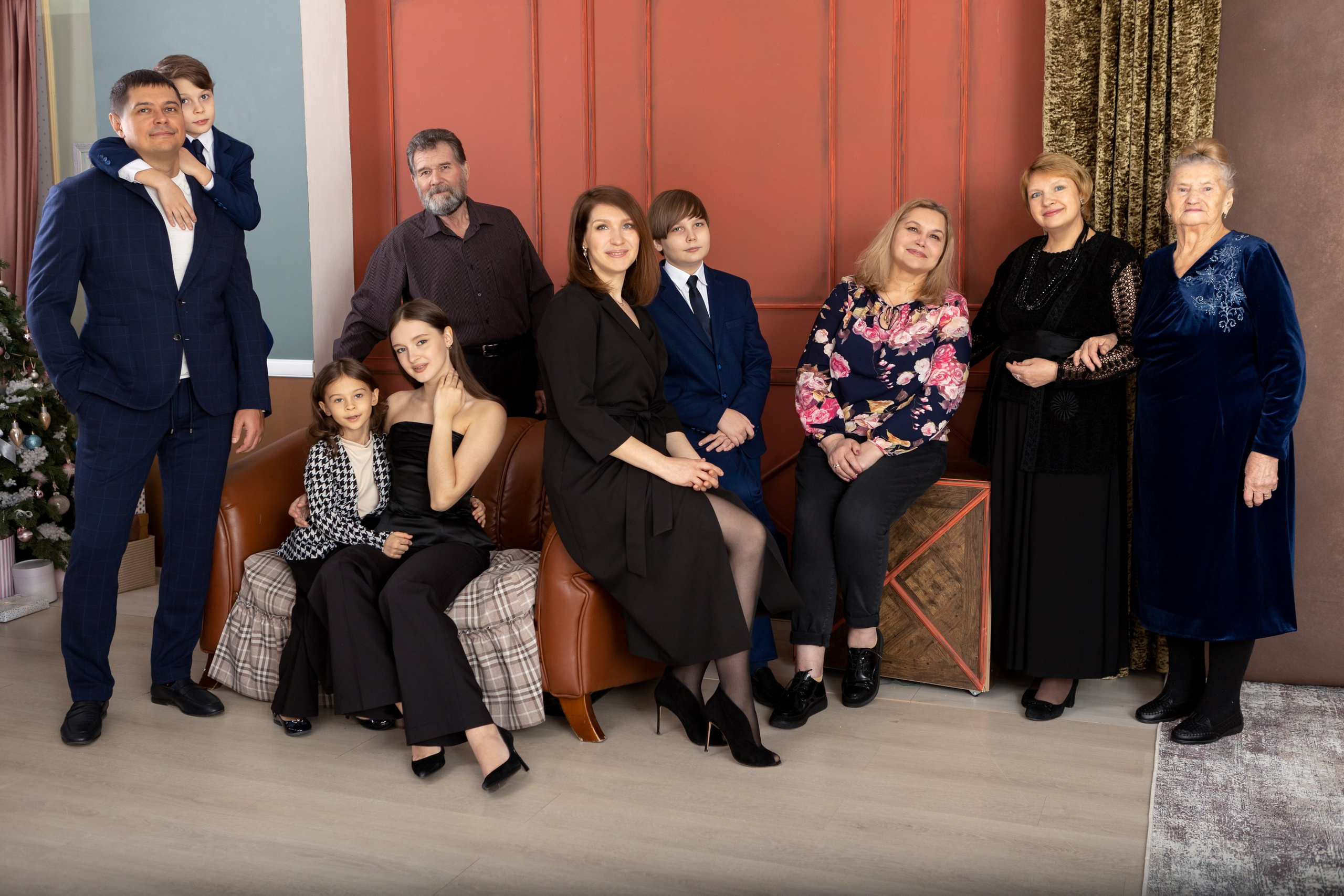 Семейная фотосессия в студии. Фотограф в Оренбурге. Профессиональный фотограф