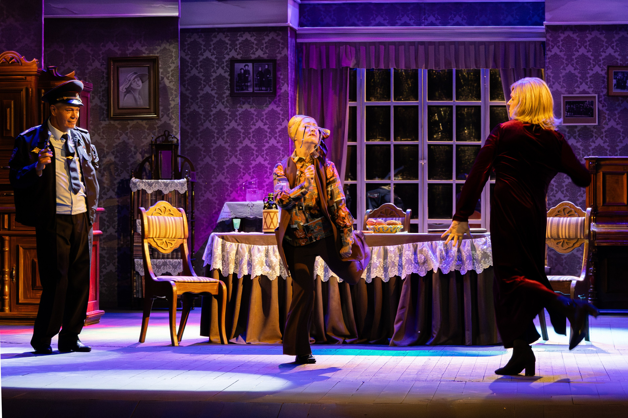 Театр Юного Зрителя «Отчаянные Тетки». Фотограф Марк Файзулин