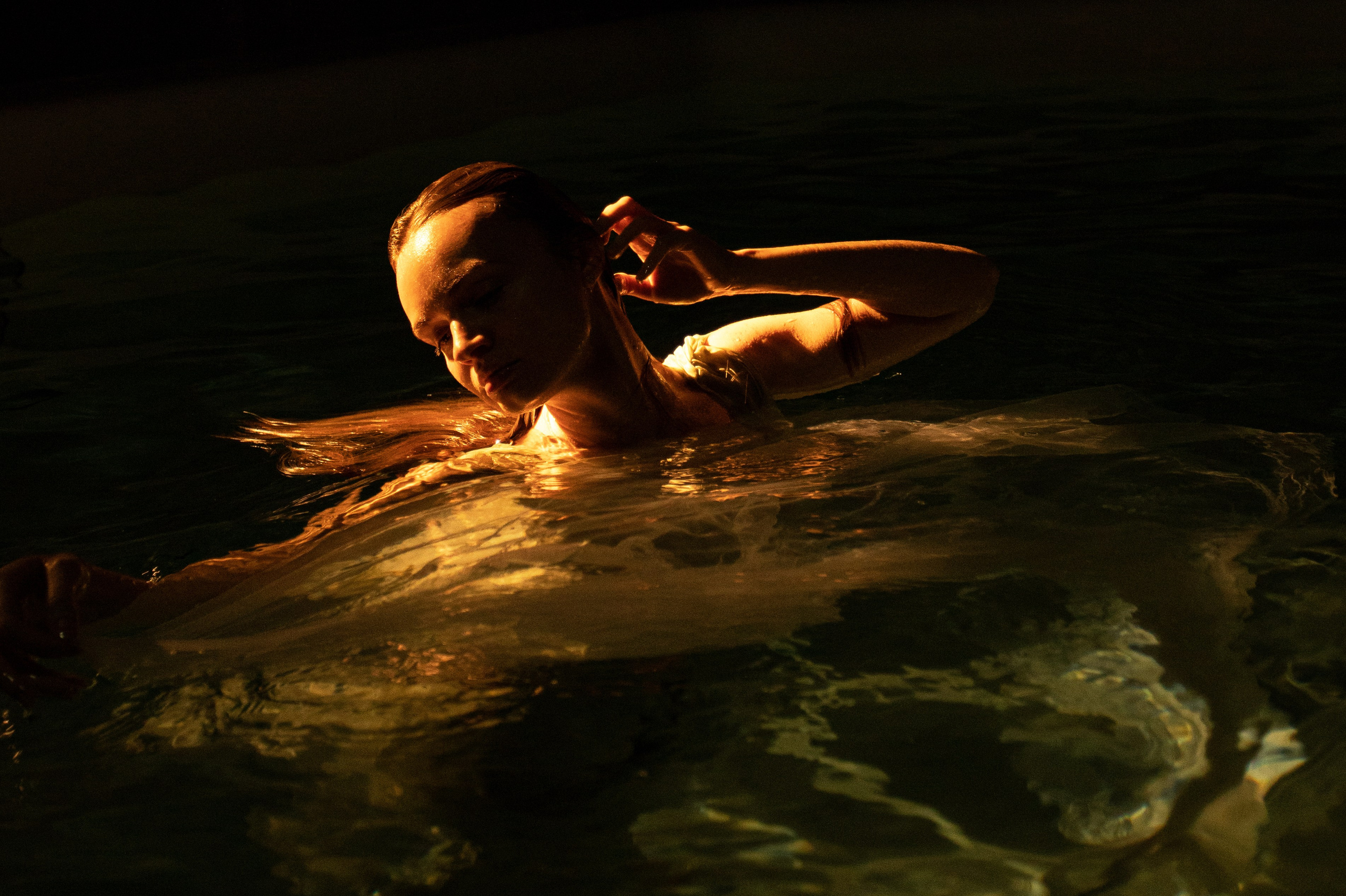 Юля. Под водой. Творческий фотограф — Минск