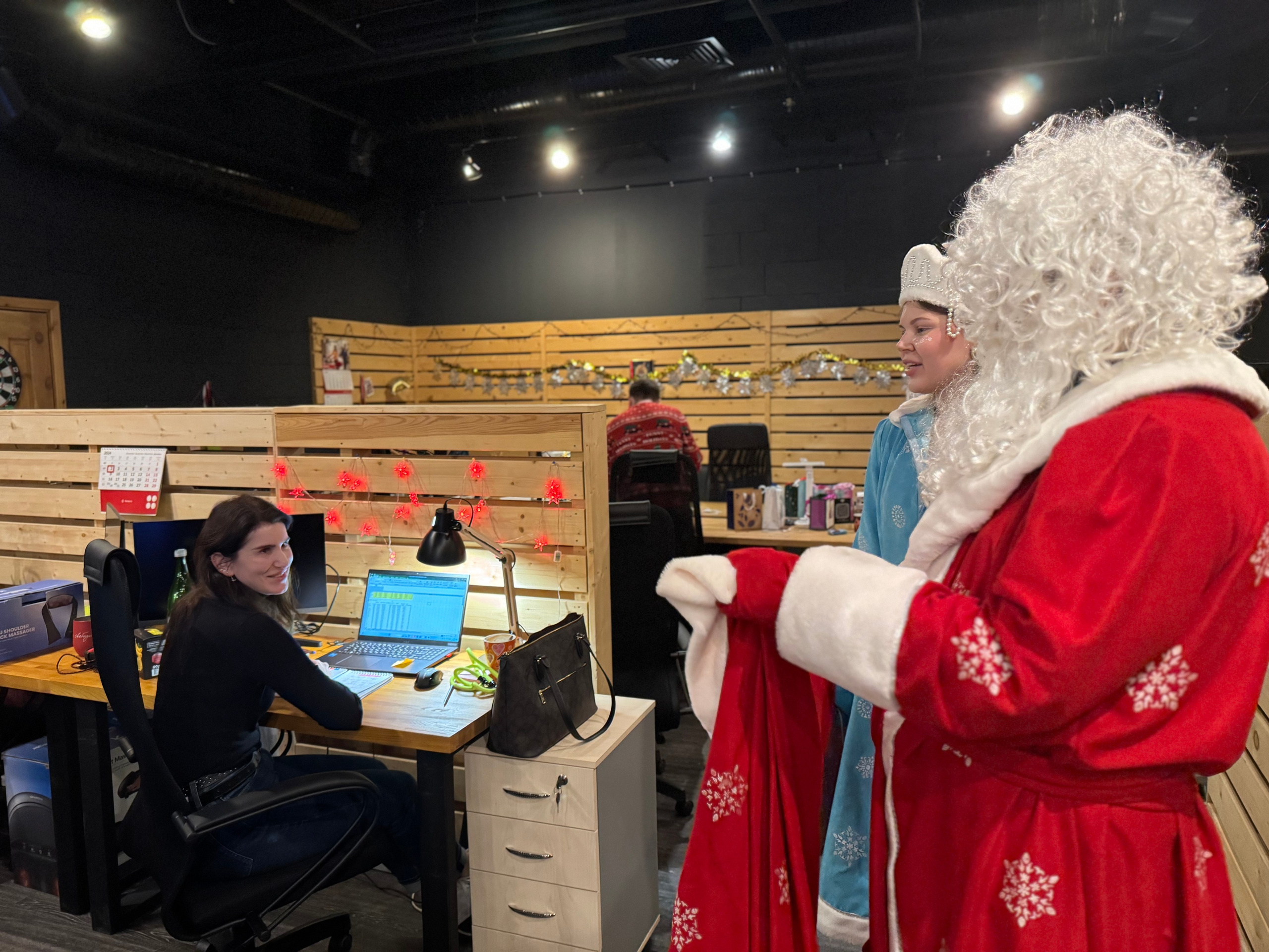 Новый год в офисе. Фотоархив giper.fm