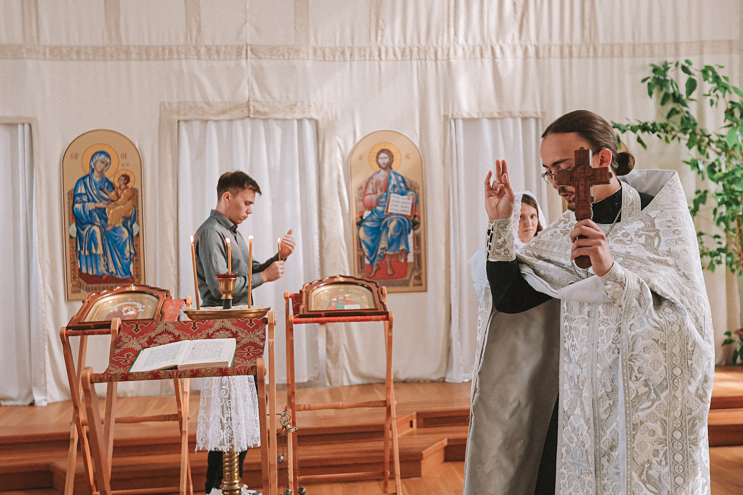 Крещение церковь около моста влюбленных. Семейный фотограф Тюмень, фотограф на роды Салмина Мария