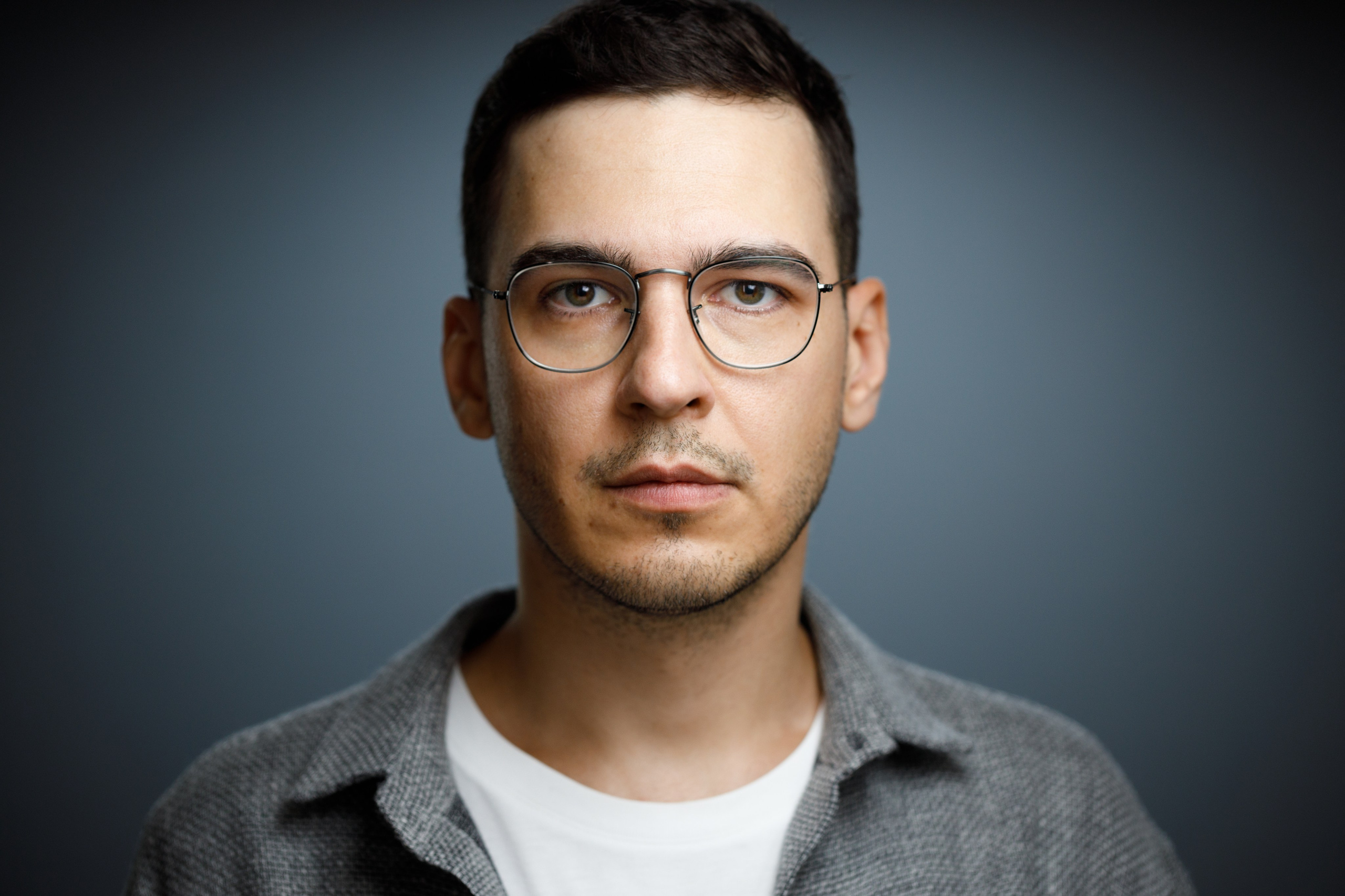 Headshot & portrait session for Arthur. Headshot & portrait photographer Alexei Shendrick