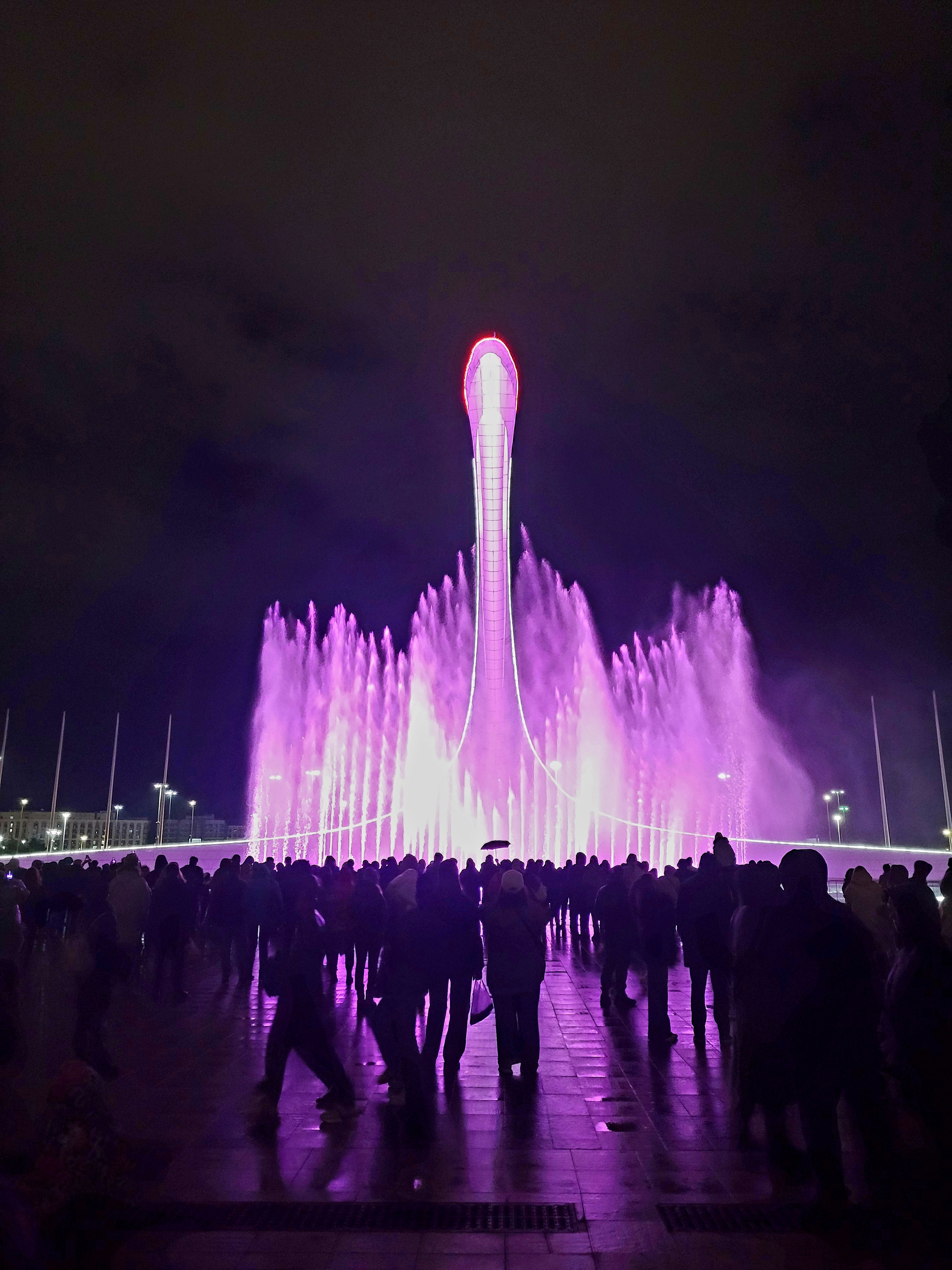 Рано стемнело, шоу фонтанов начиналось около 18