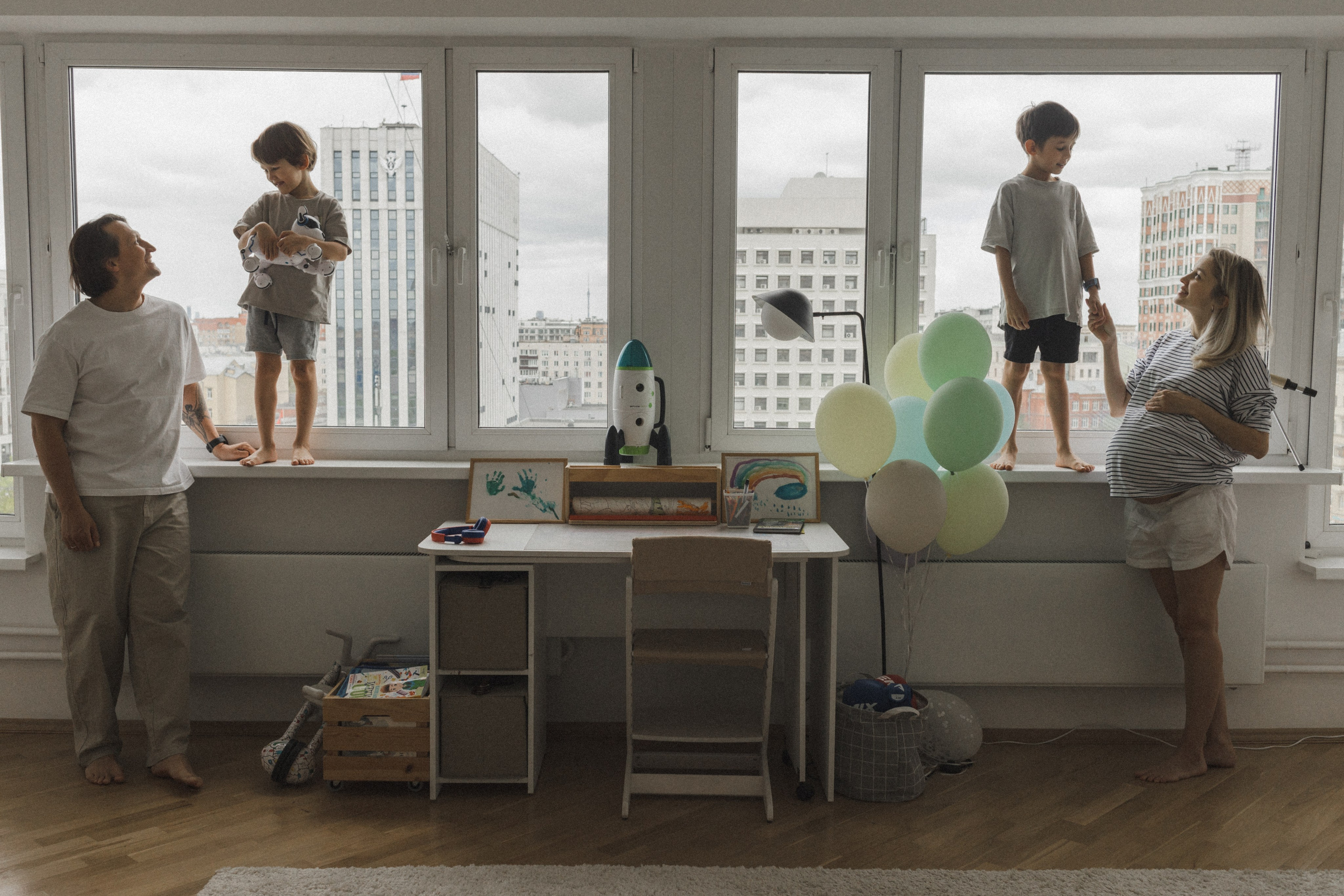 Катя, Паша, Валера и Родион ждут братика. Семейный фотограф в Москве