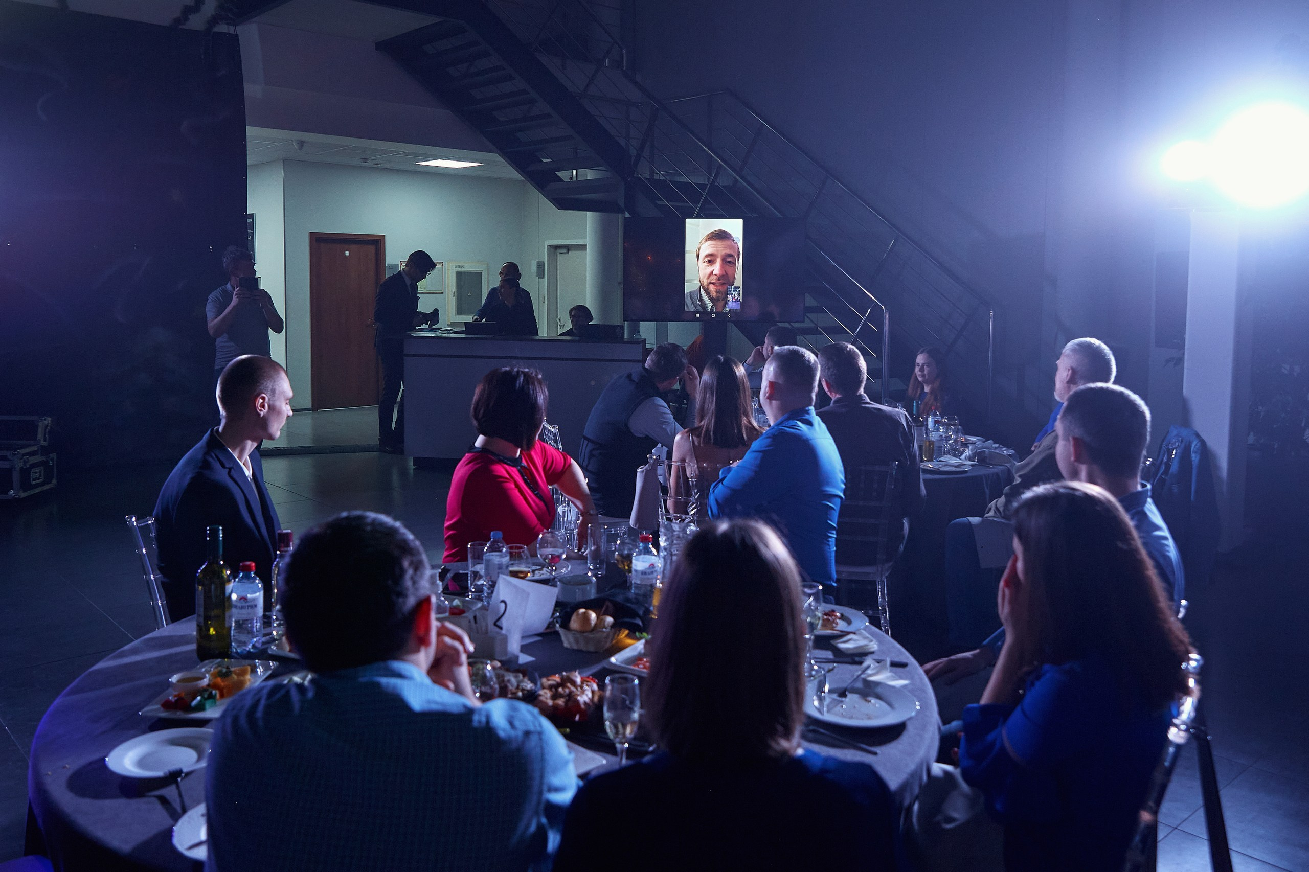 Транс-Инвест / Новогодний корпоратив на территории автосалона. Антон Артюшин, портретный фотограф. Москва