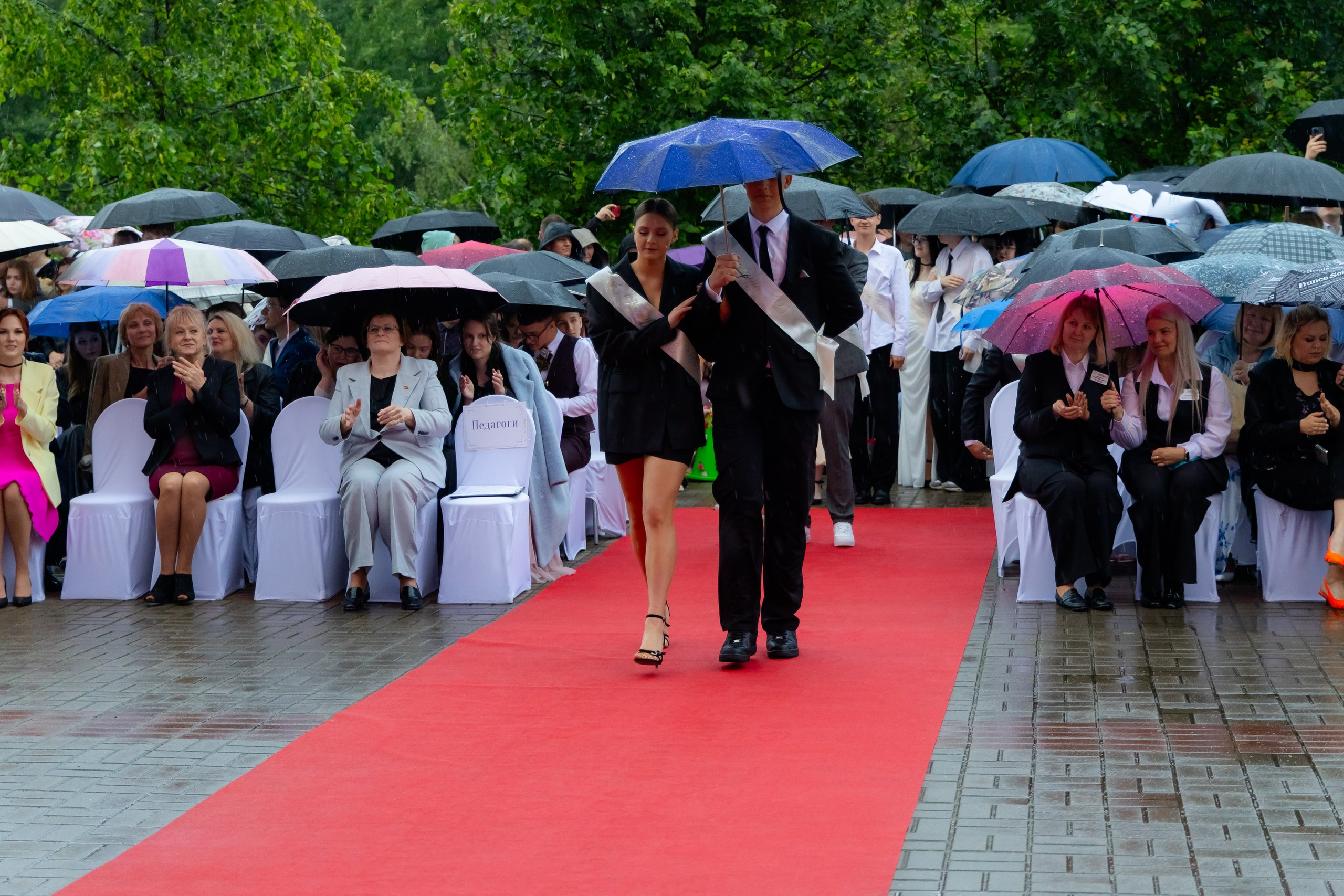 Школьный выпускной 2025 год в Минске, Беларуси. Свадебный фотограф в Минске/Беларуси Сергей Спиридонов