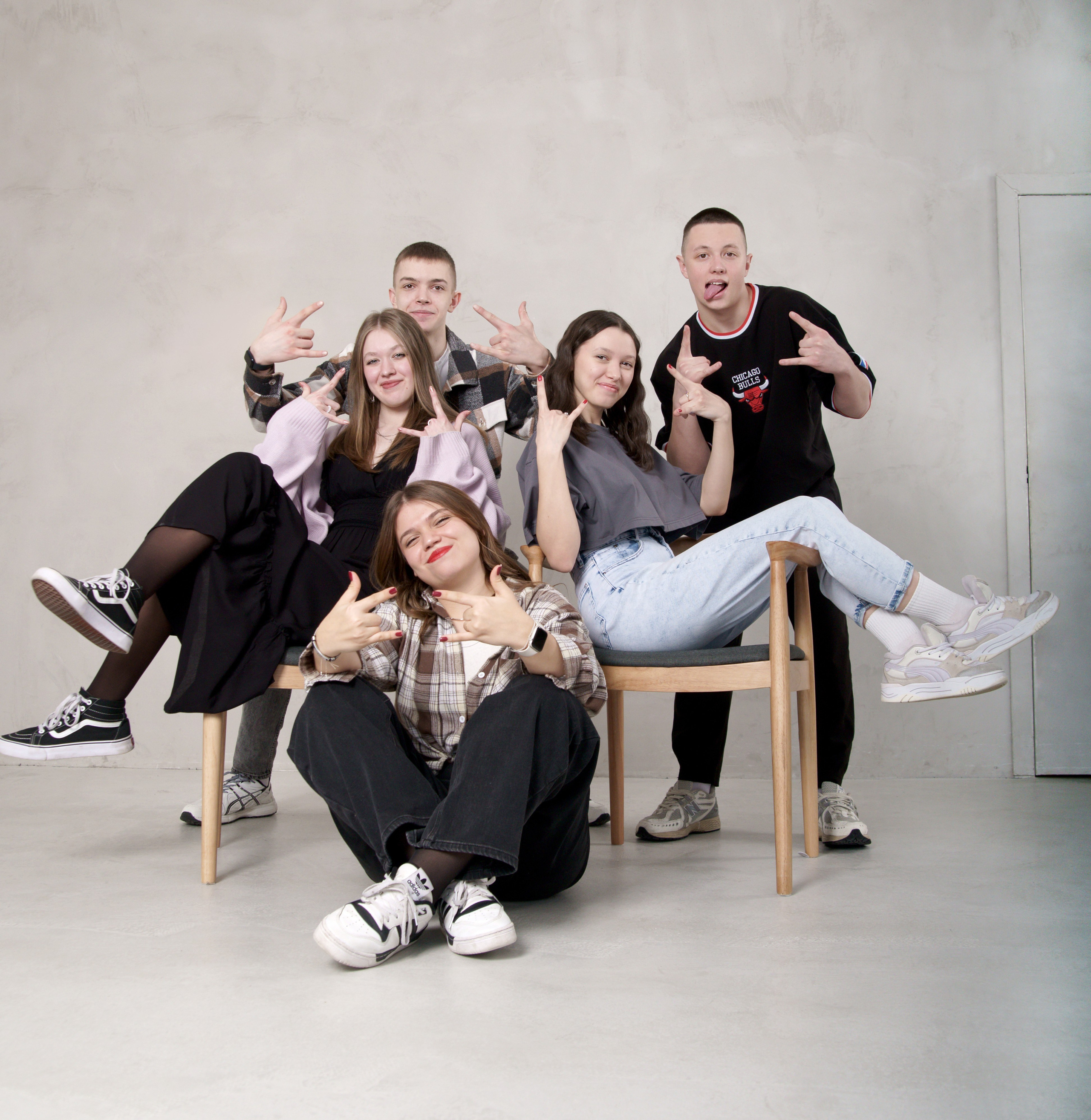 Студийная фотосессия выпускников 9,11 классов в Иркутске