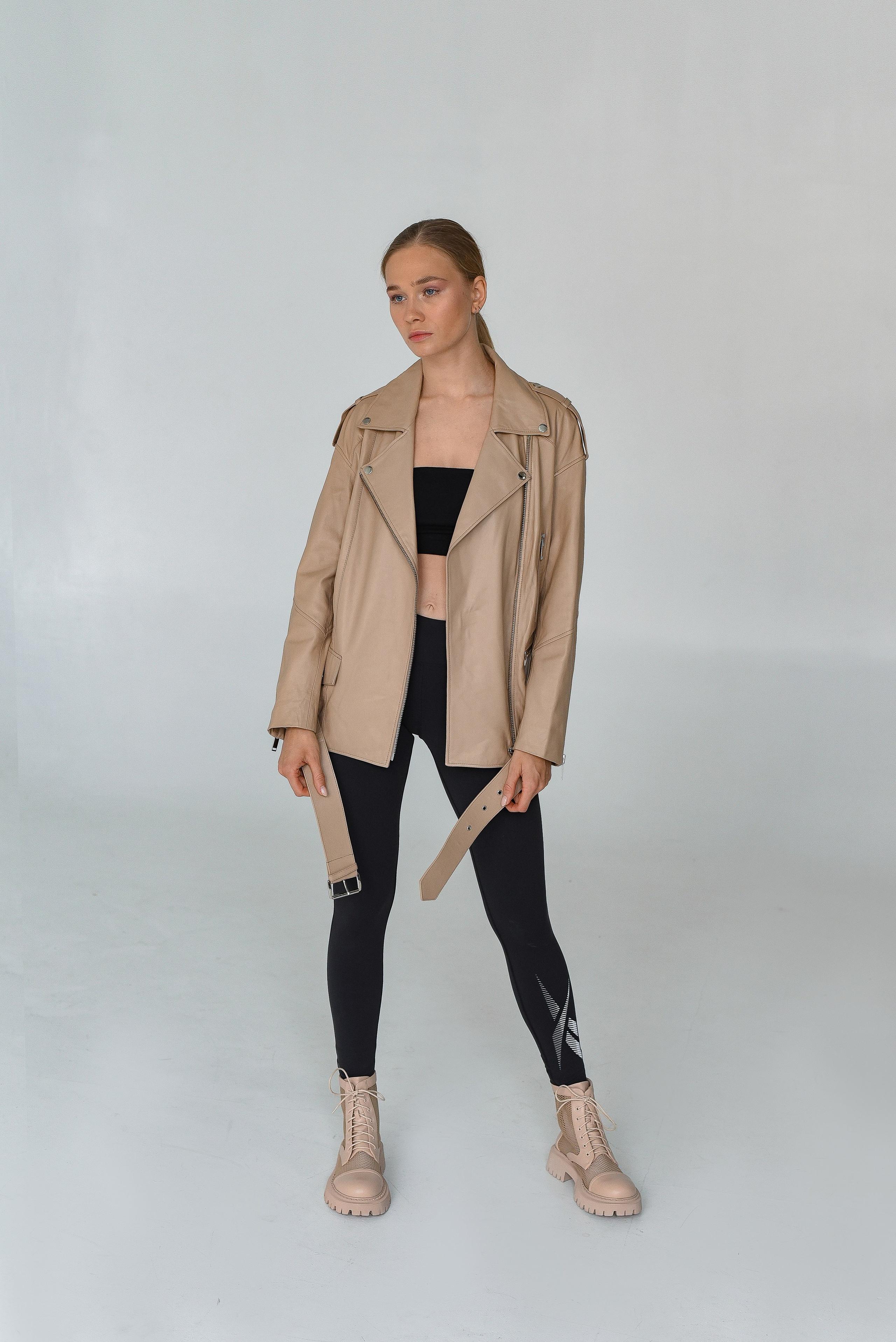 Куртки (фон). Контент фотограф в Москве Лихачева Ксения