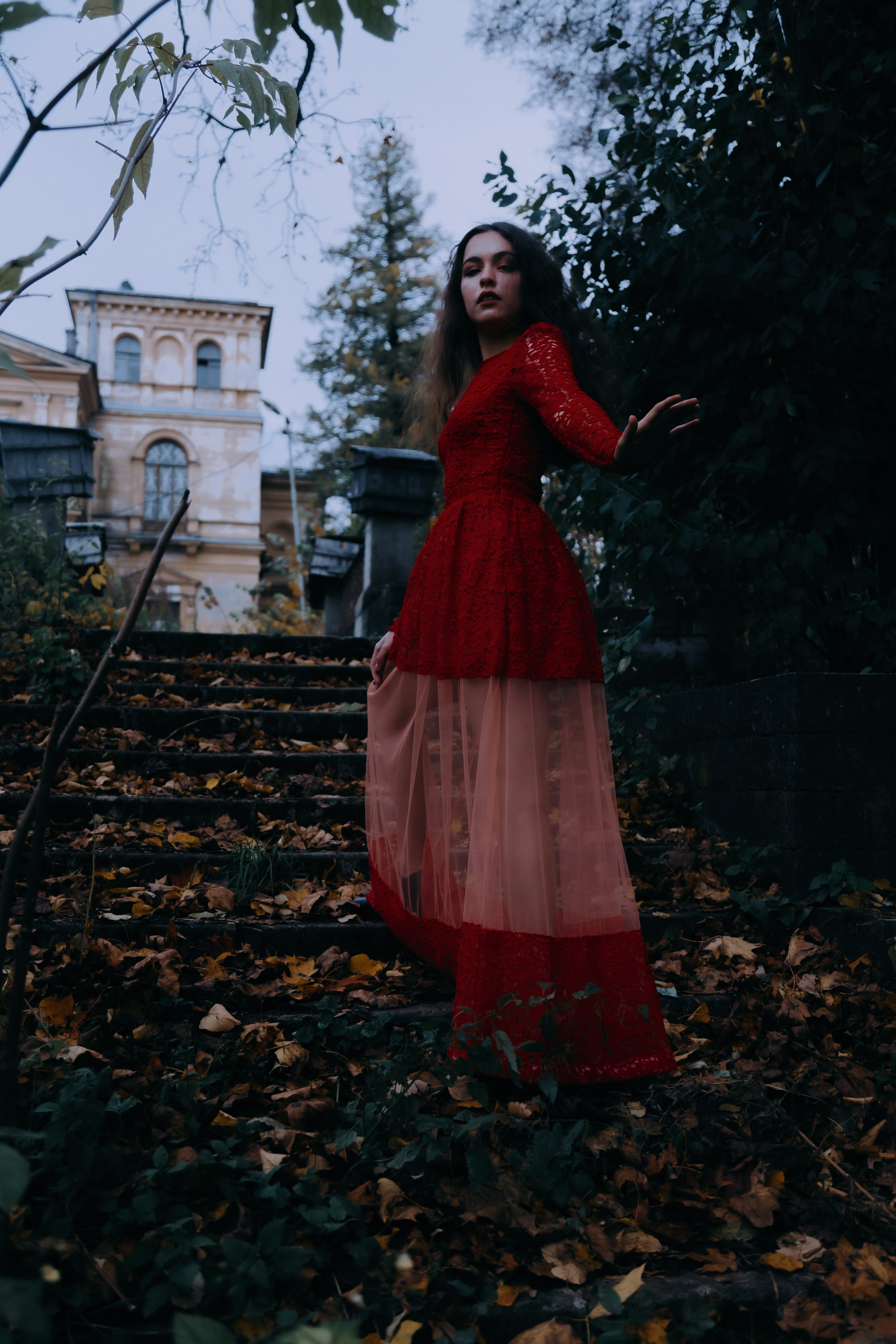 В заброшенной усадьбе. Креатор Ольга Яш