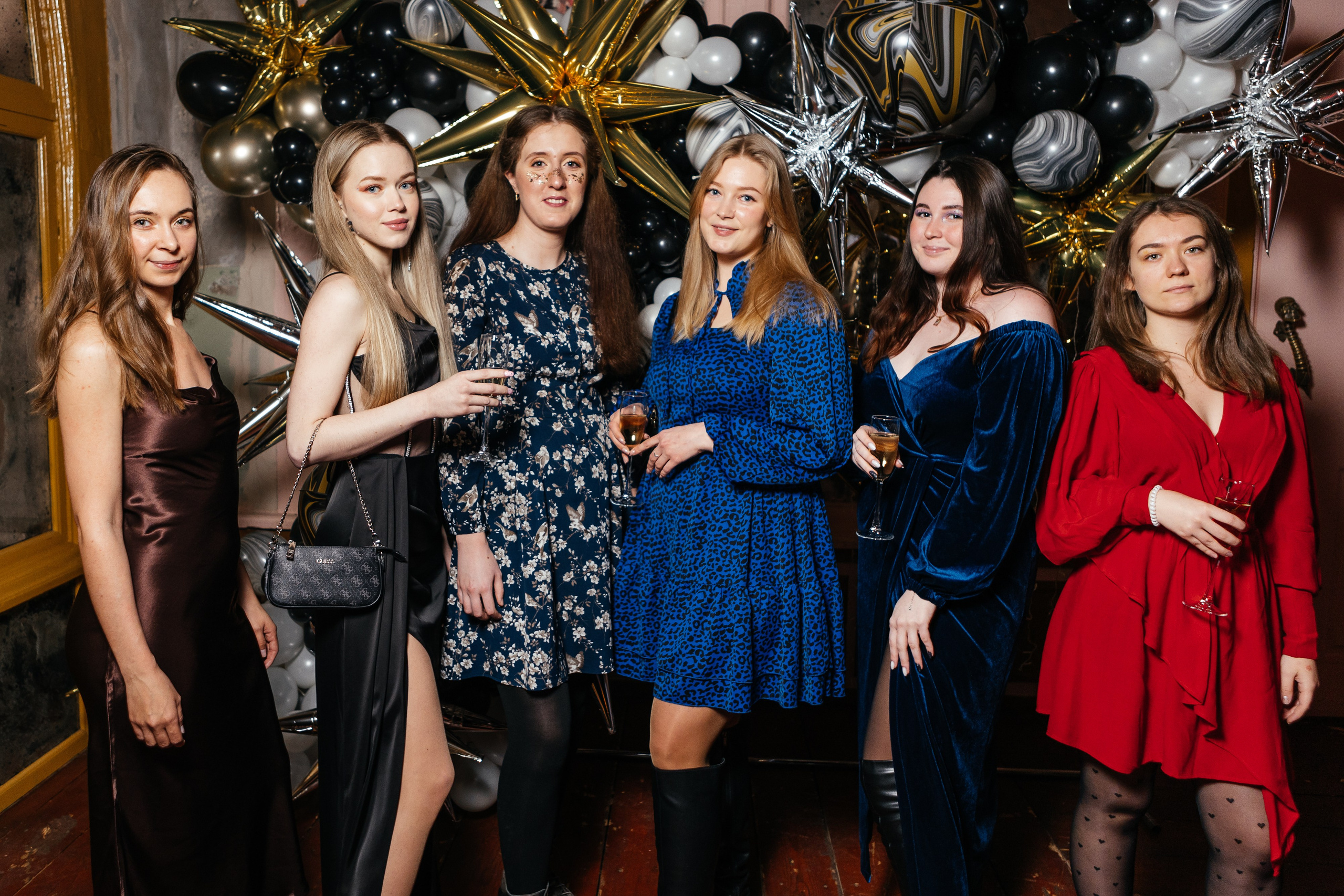 Снимал репортаж для «Газпром нефть», Газстройпром, Росатом, ОЗОН, Мегафон, ВТБ, Т-Банк, Unilever, Материа Медика Холдинг. Фотограф Serg-Epic — Сергей Клепиков