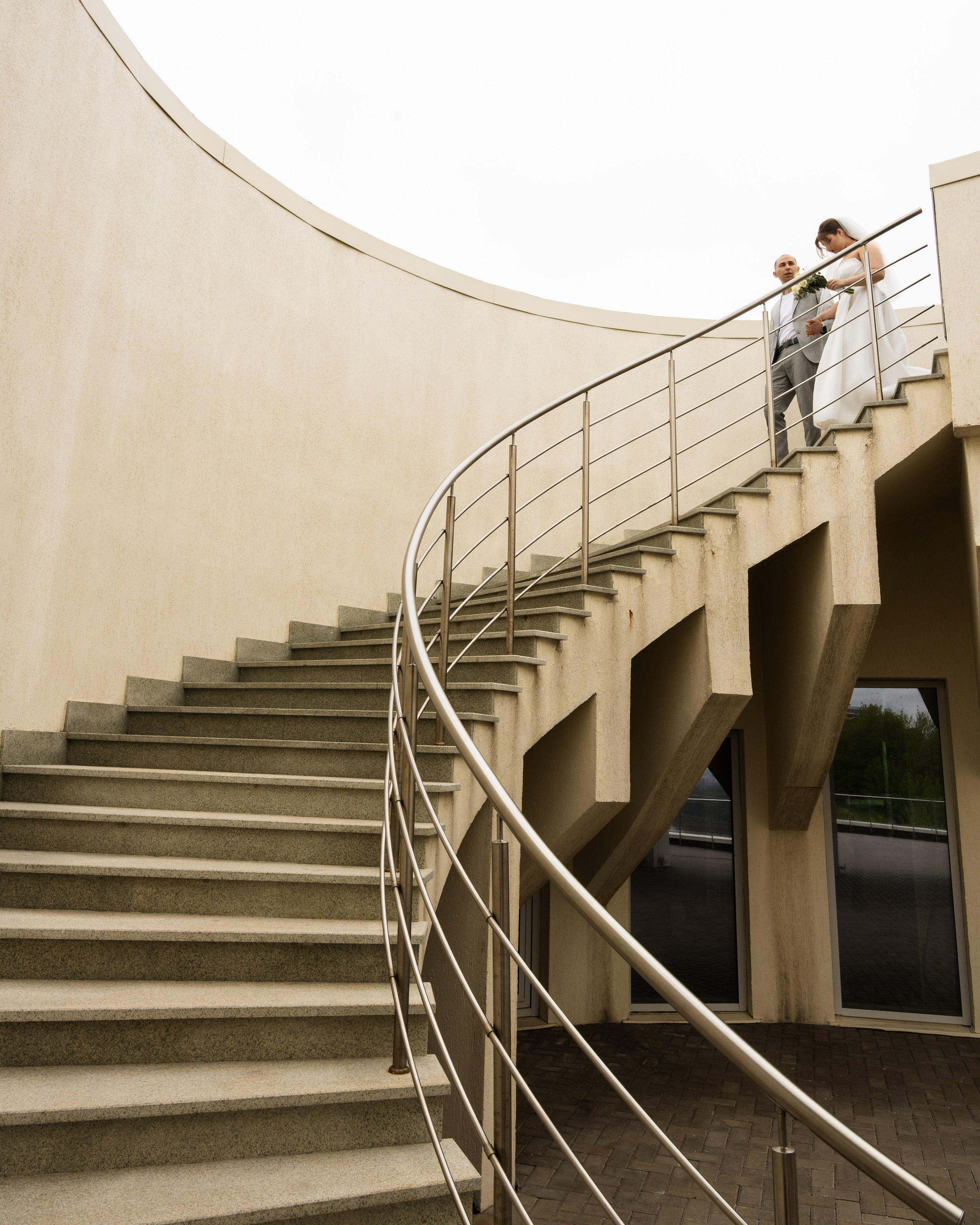 Популярная уфимская локация для love-story съёмки — Полина и Тимур на ступенях