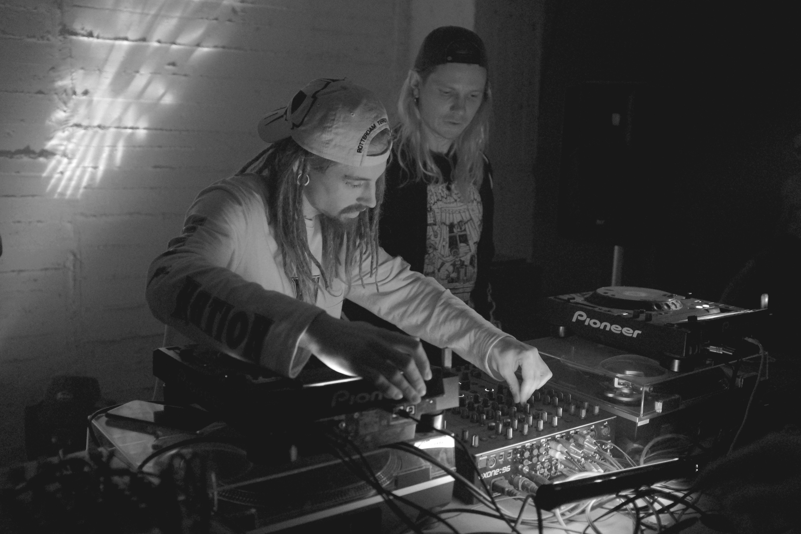 EBASHNYA. 19 июля 2025. Хардкор-габбер туса от команды Башня. Репортажный фотограф в Санкт-Петербурге Даниил Могута