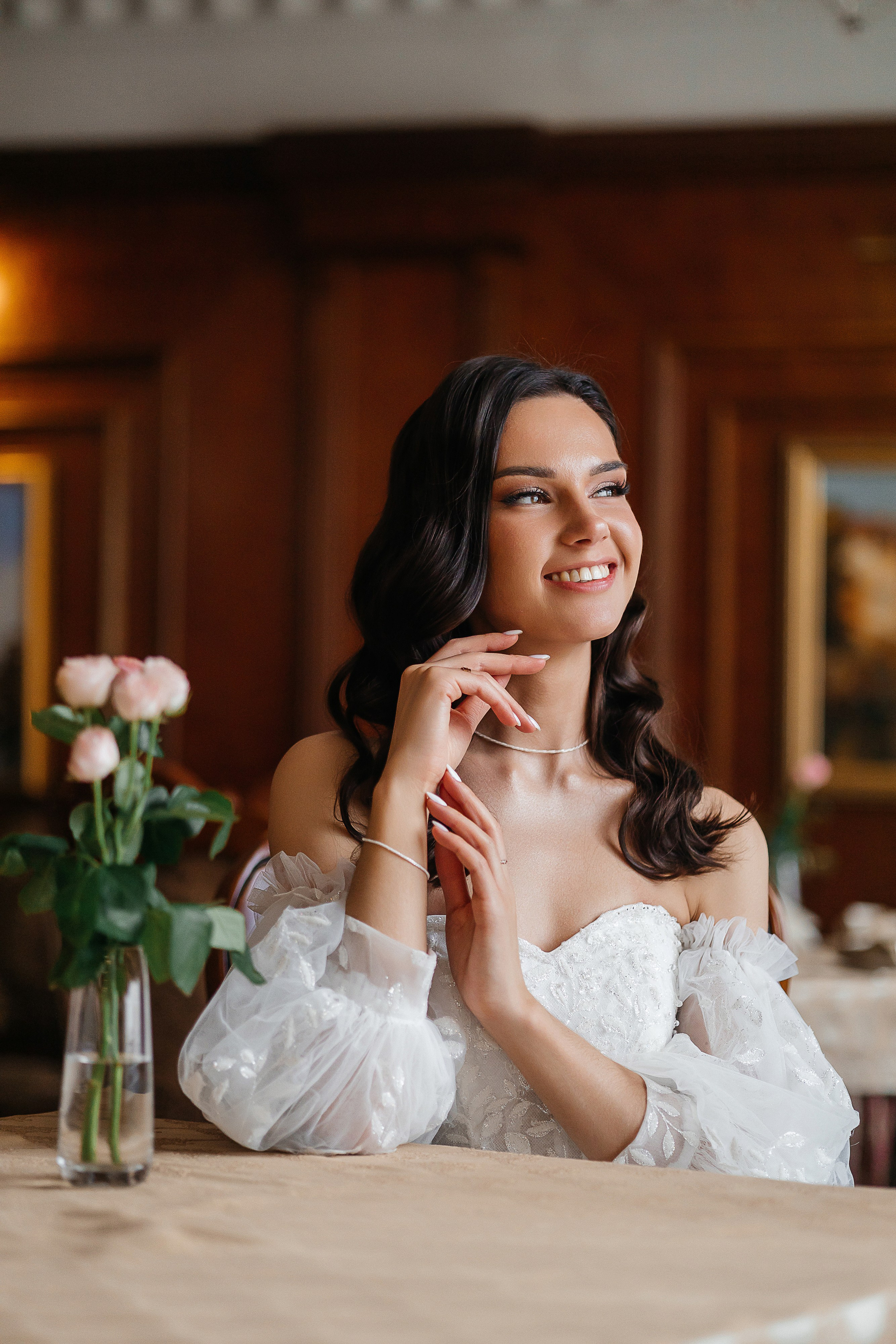 Волшебное утро невесты в номере отеля. Олег Сверчков | Свадебный фотограф Вологда