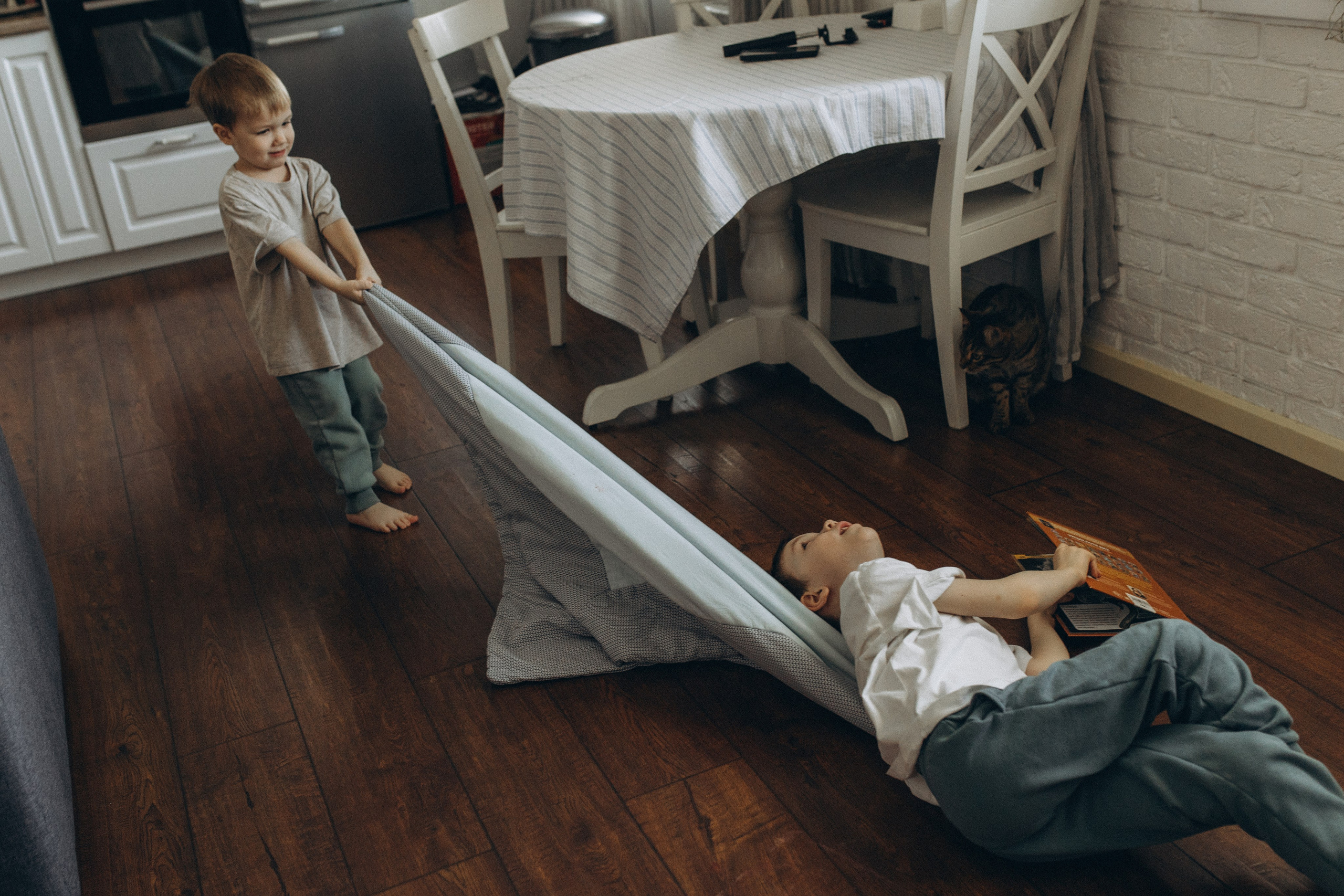 Аня с сыновьями. Семейный фотограф lifestyle в Новосибирске Елена Шпилевая